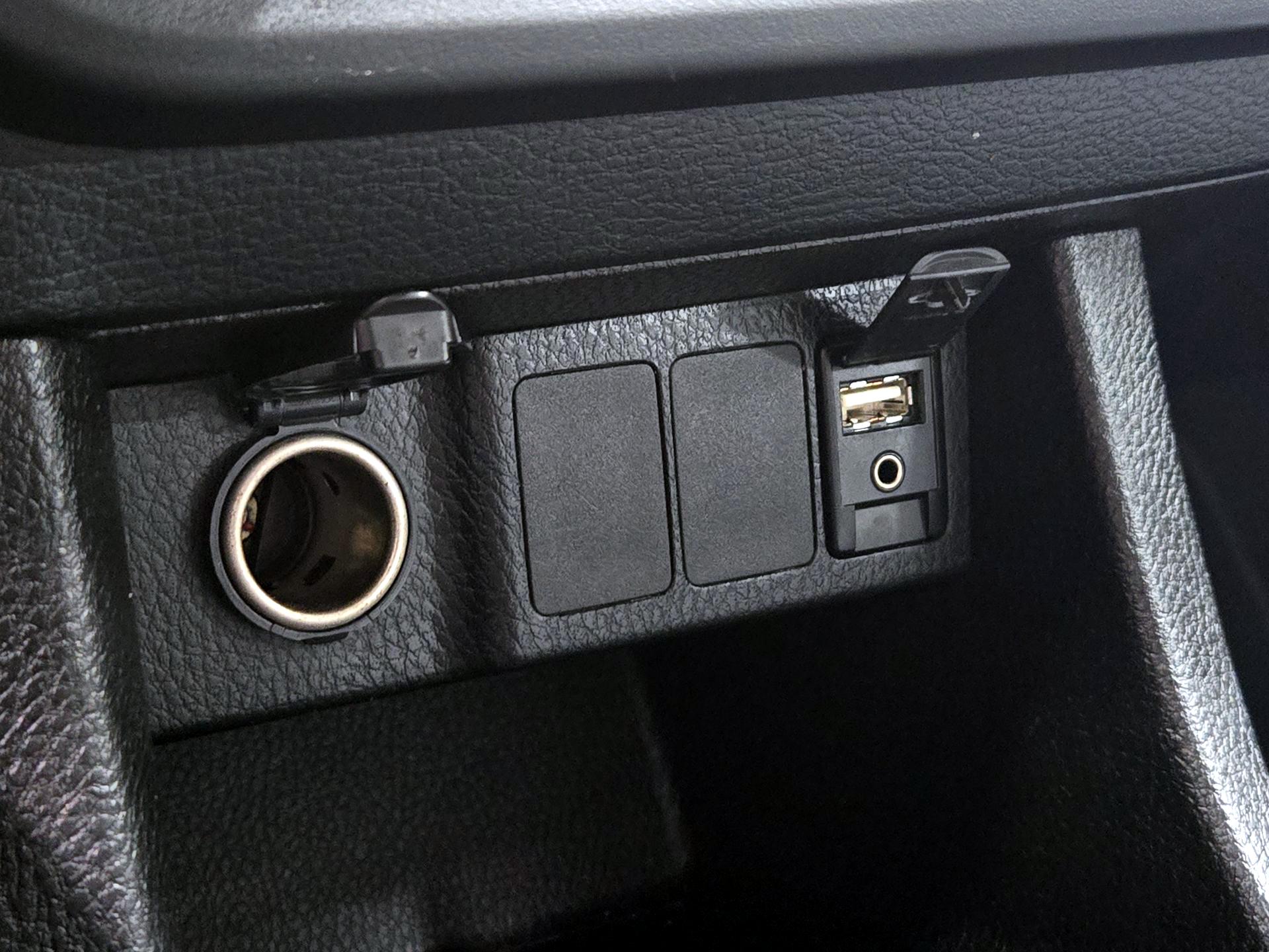 Thumbnail: 2015 Toyota Corolla - 18