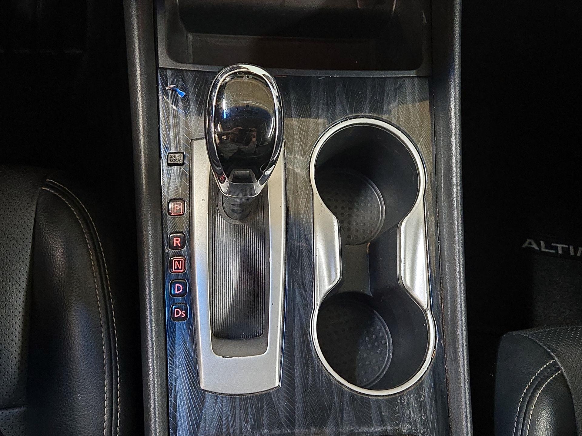 Thumbnail: 2017 Nissan Altima - 18