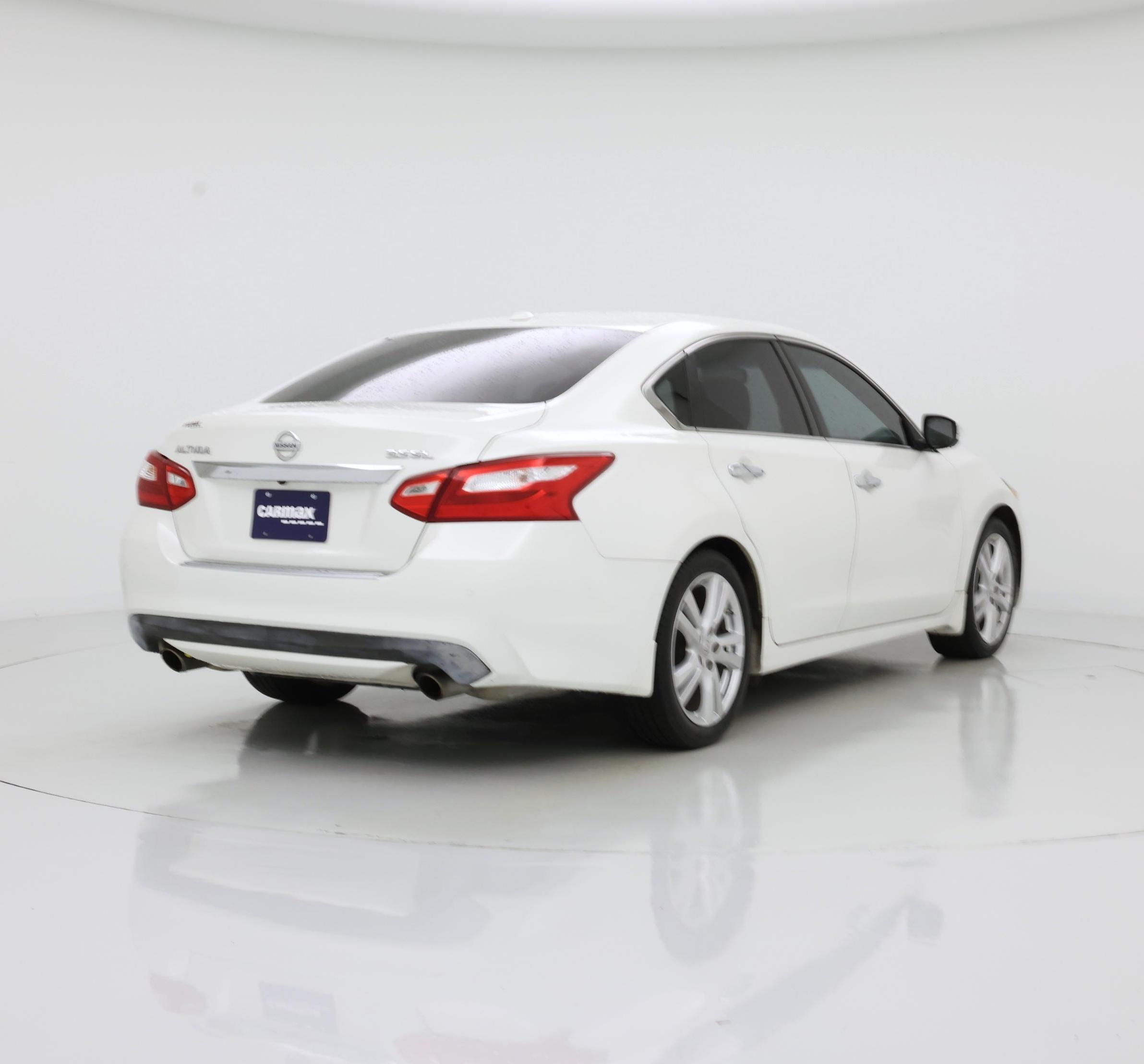 Thumbnail: 2017 Nissan Altima - 8