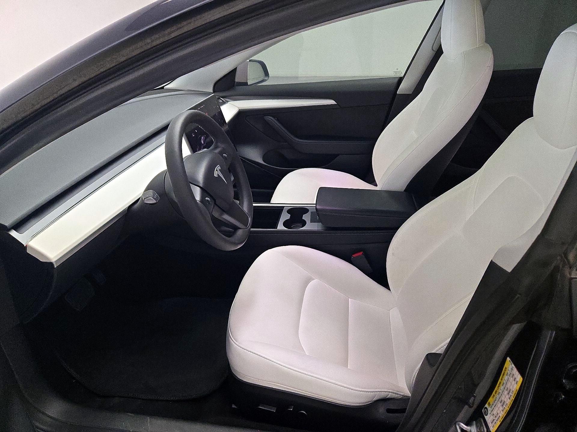 Thumbnail: 2023 Tesla Model 3 - 11