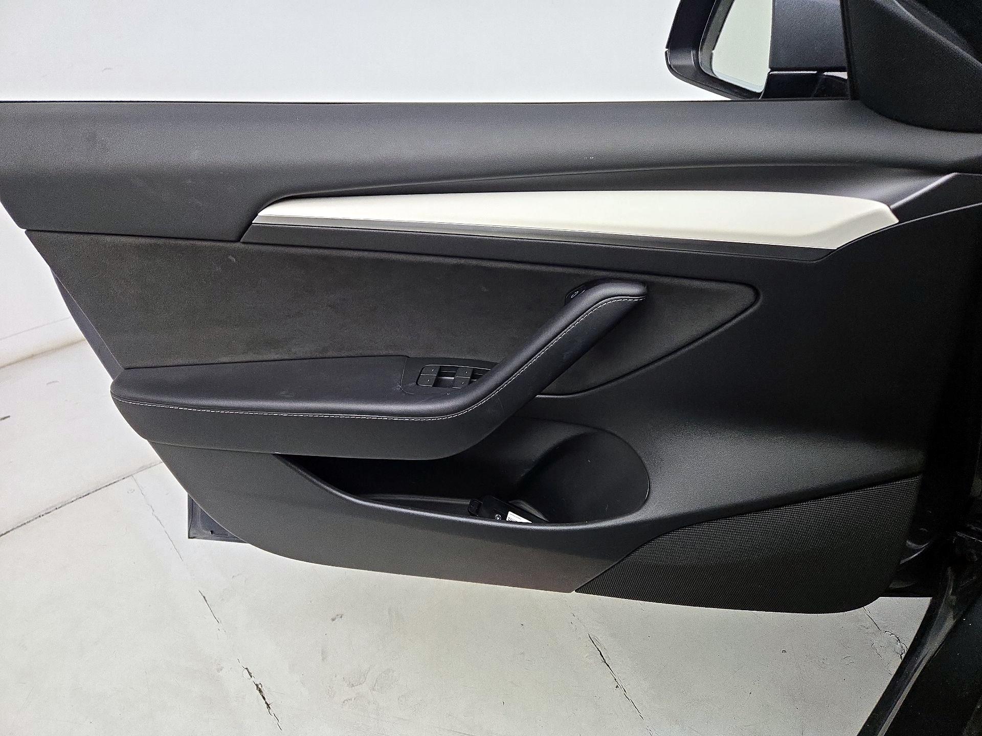 Thumbnail: 2023 Tesla Model 3 - 12