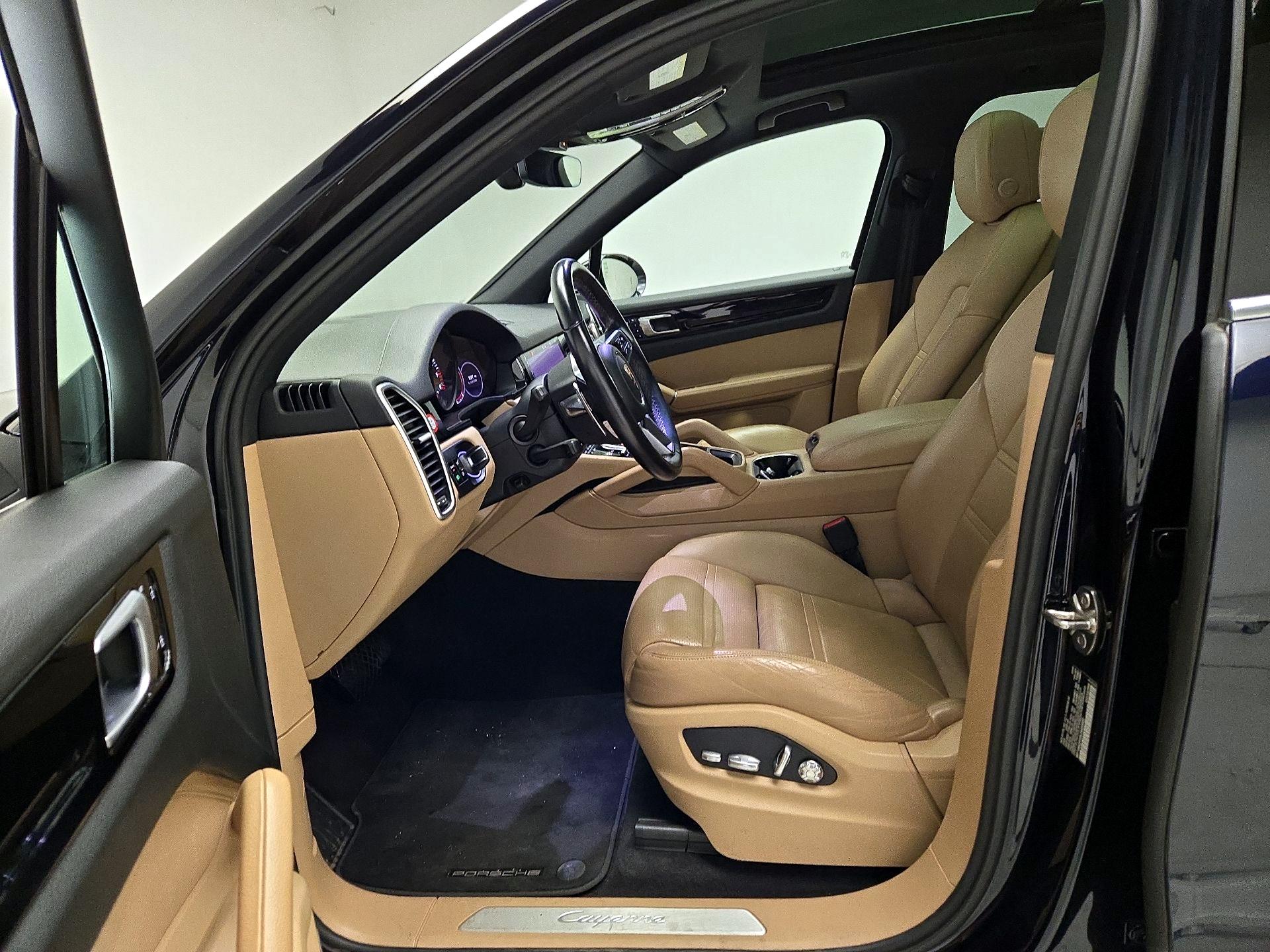 Thumbnail: 2020 Porsche Cayenne - 11