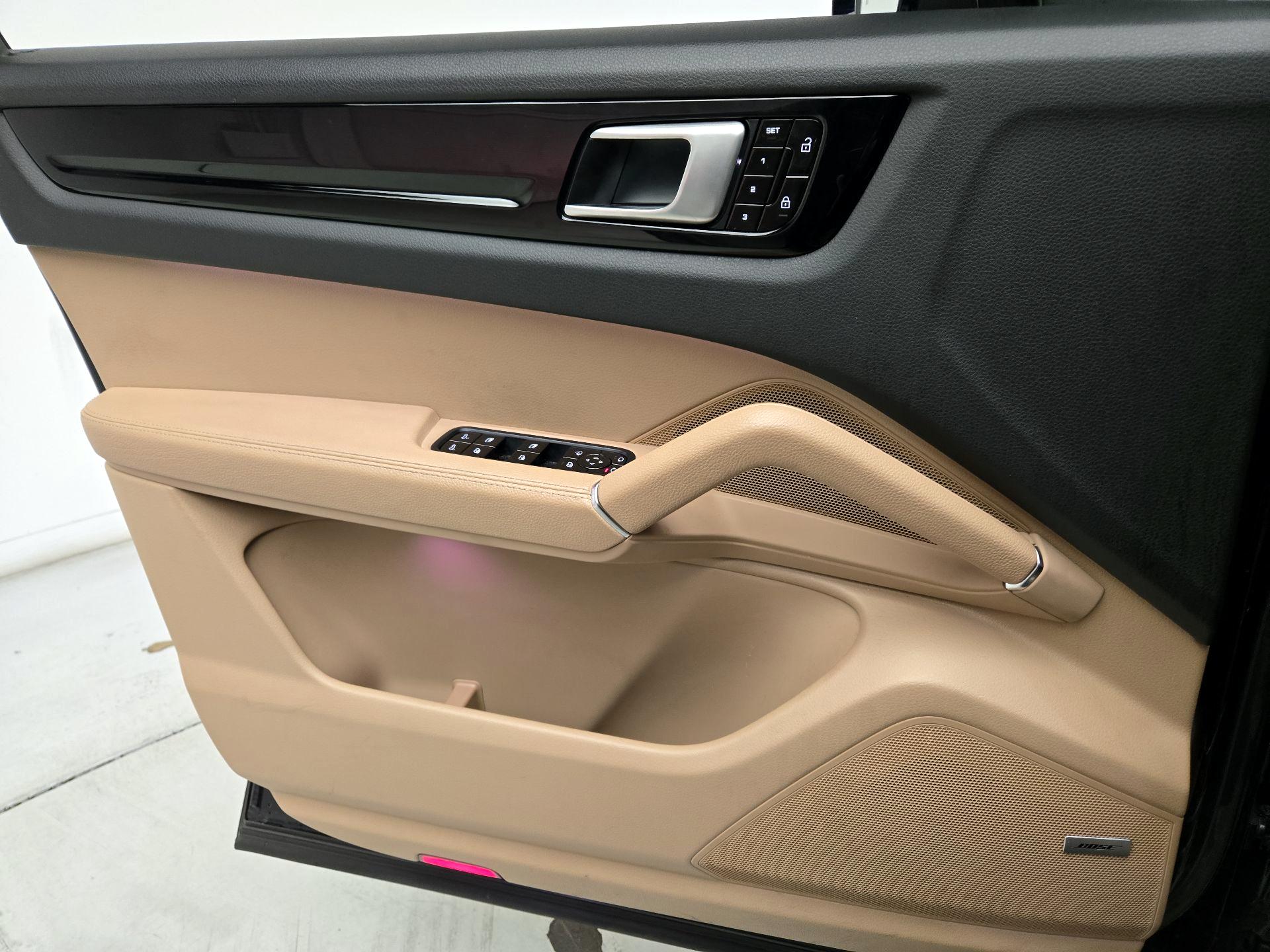 Thumbnail: 2020 Porsche Cayenne - 12