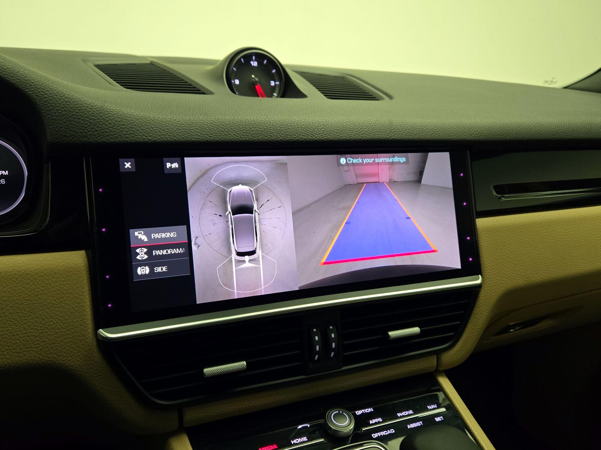 Thumbnail: 2020 Porsche Cayenne - 15