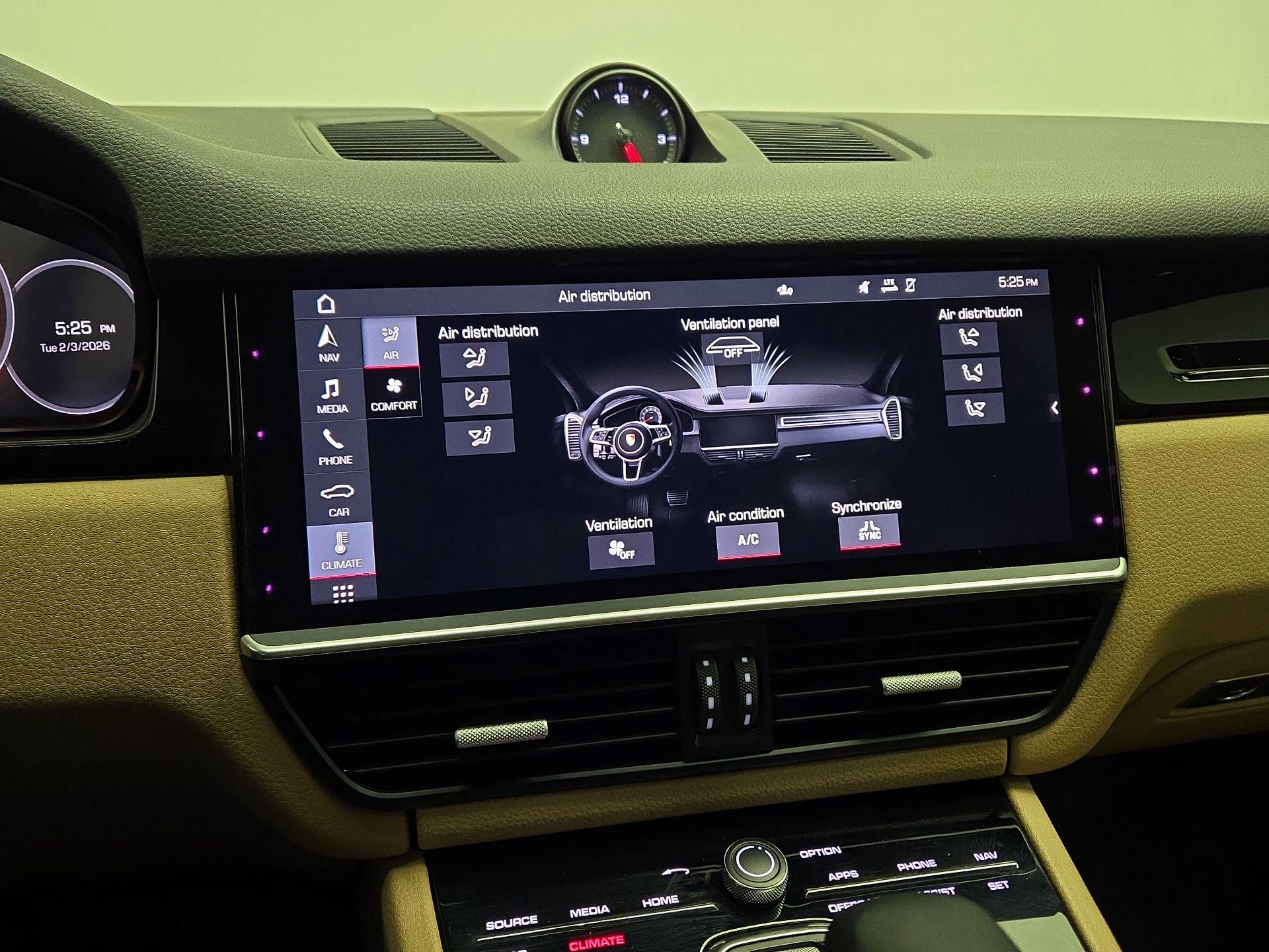 Thumbnail: 2020 Porsche Cayenne - 17