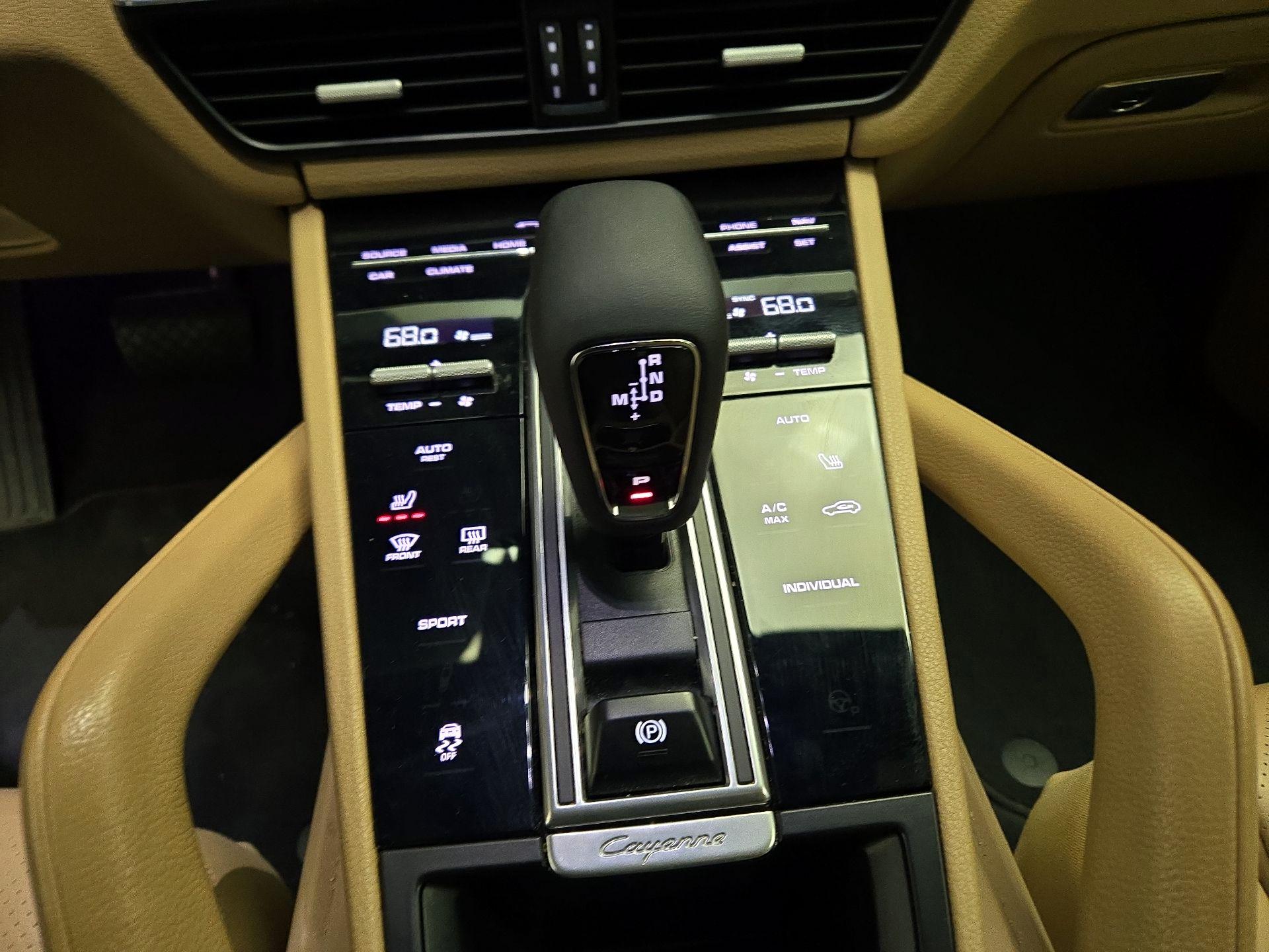 Thumbnail: 2020 Porsche Cayenne - 18