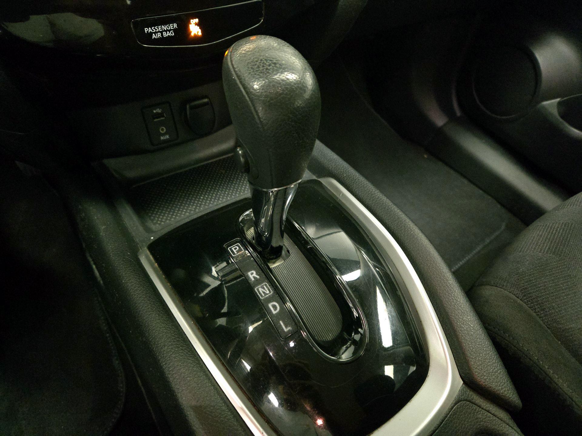 Thumbnail: 2015 Nissan Rogue - 17