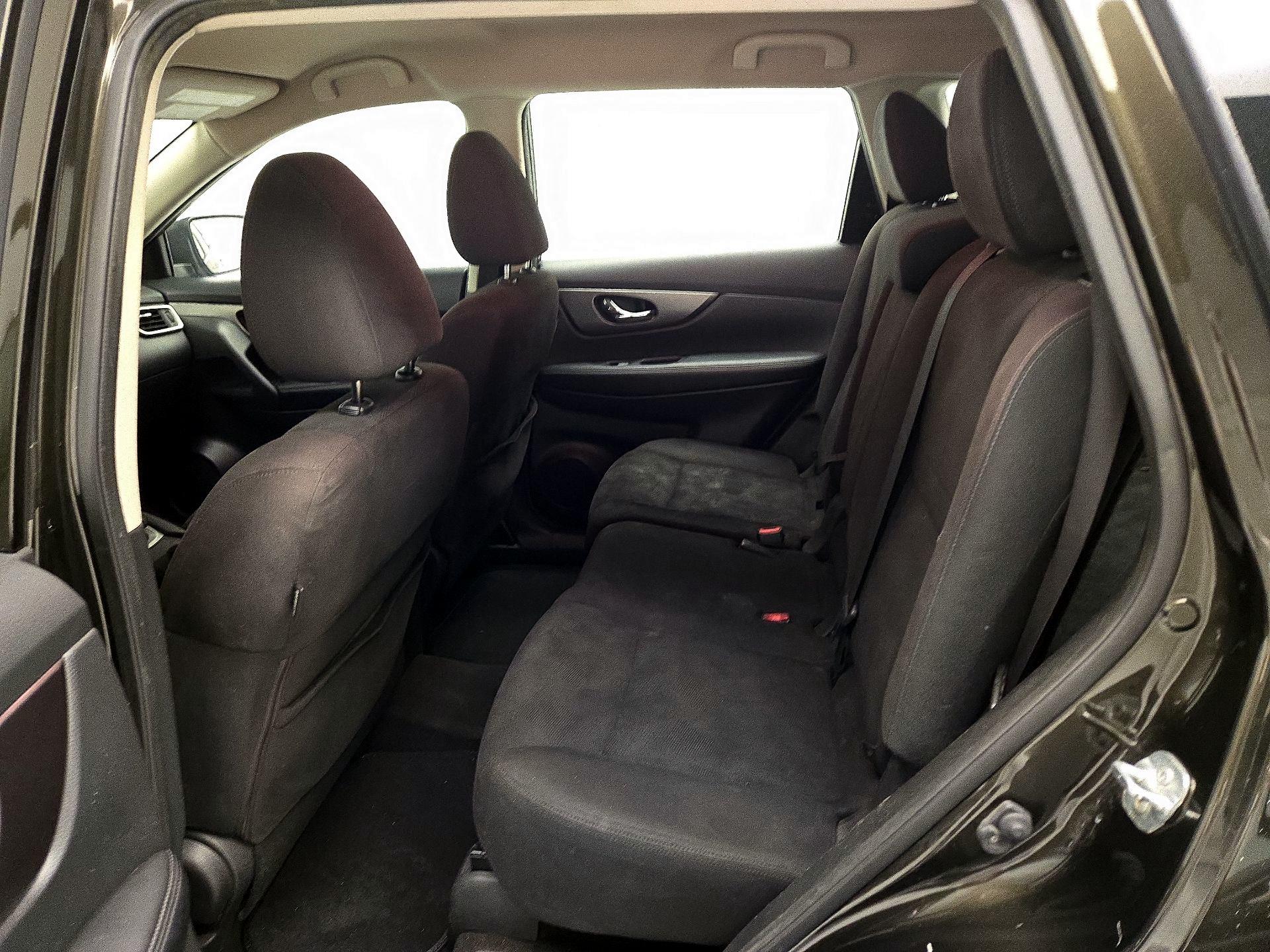 Thumbnail: 2015 Nissan Rogue - 19