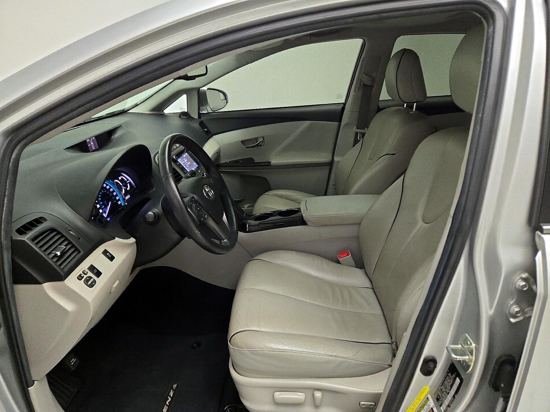 Thumbnail: 2014 Toyota Venza - 11