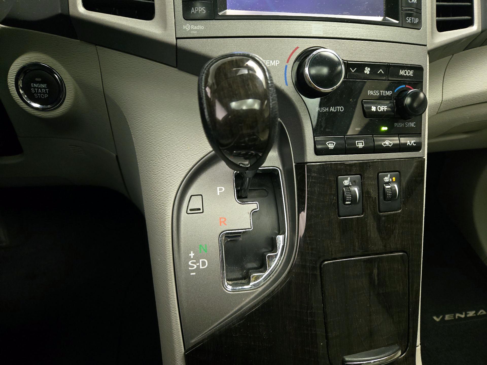 Thumbnail: 2014 Toyota Venza - 17