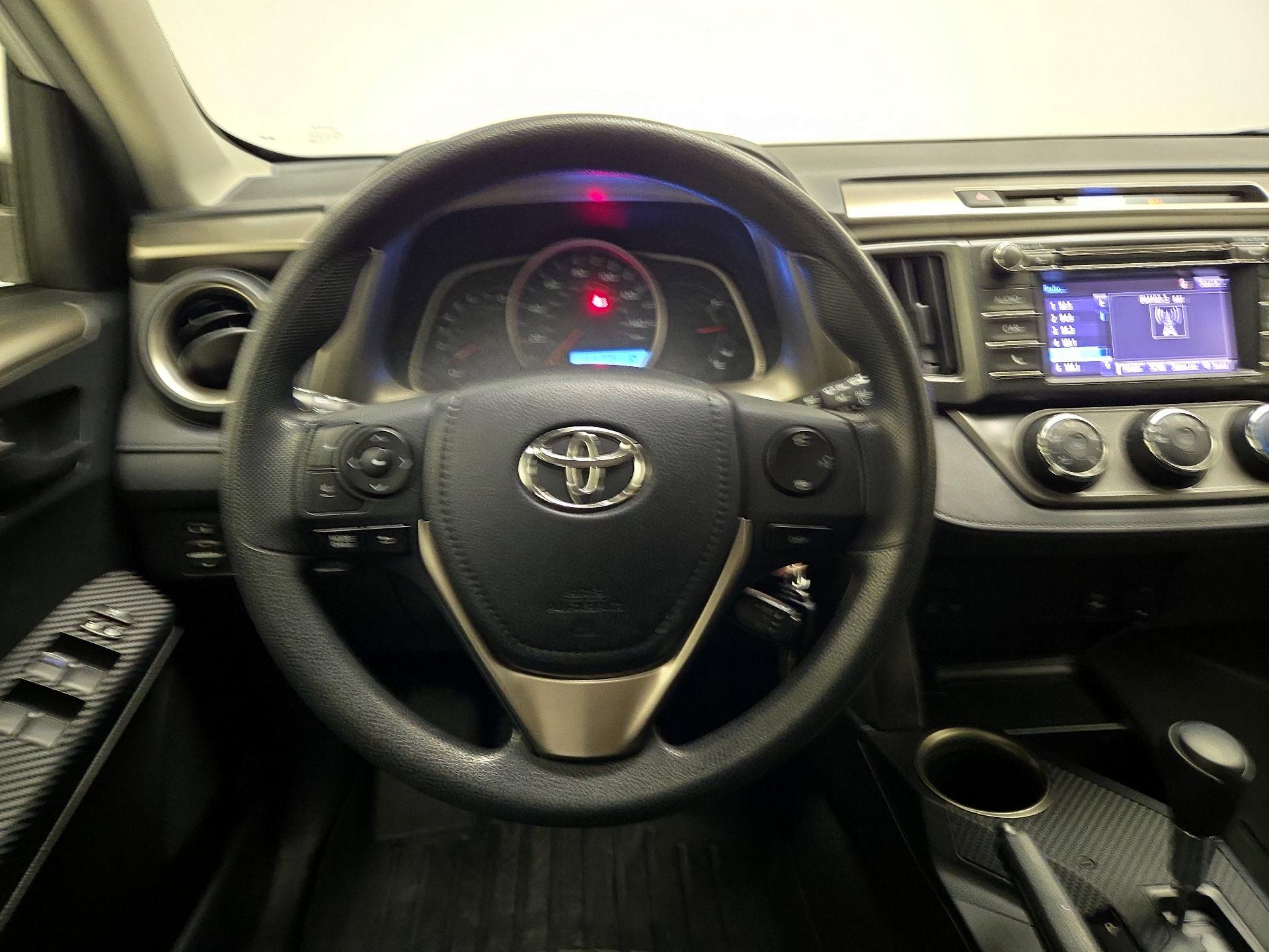 Thumbnail: 2015 Toyota RAV4 - 10
