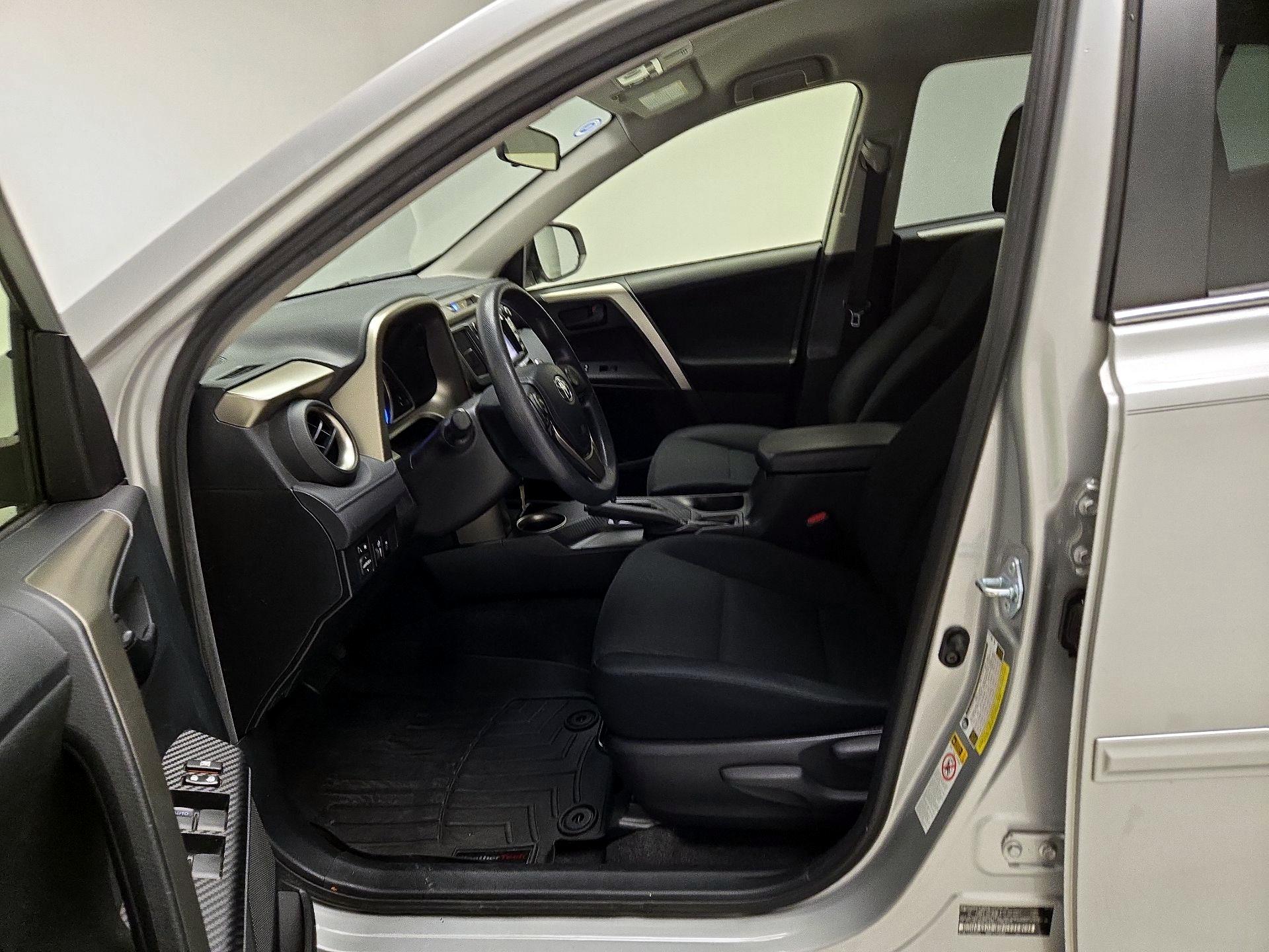 Thumbnail: 2015 Toyota RAV4 - 11