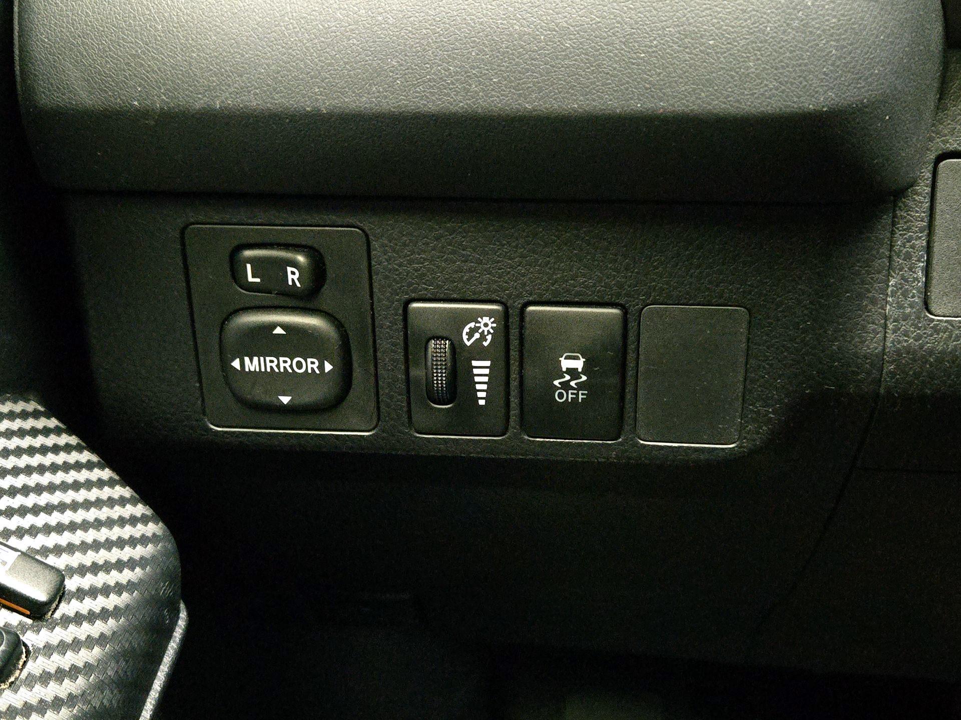 Thumbnail: 2015 Toyota RAV4 - 13