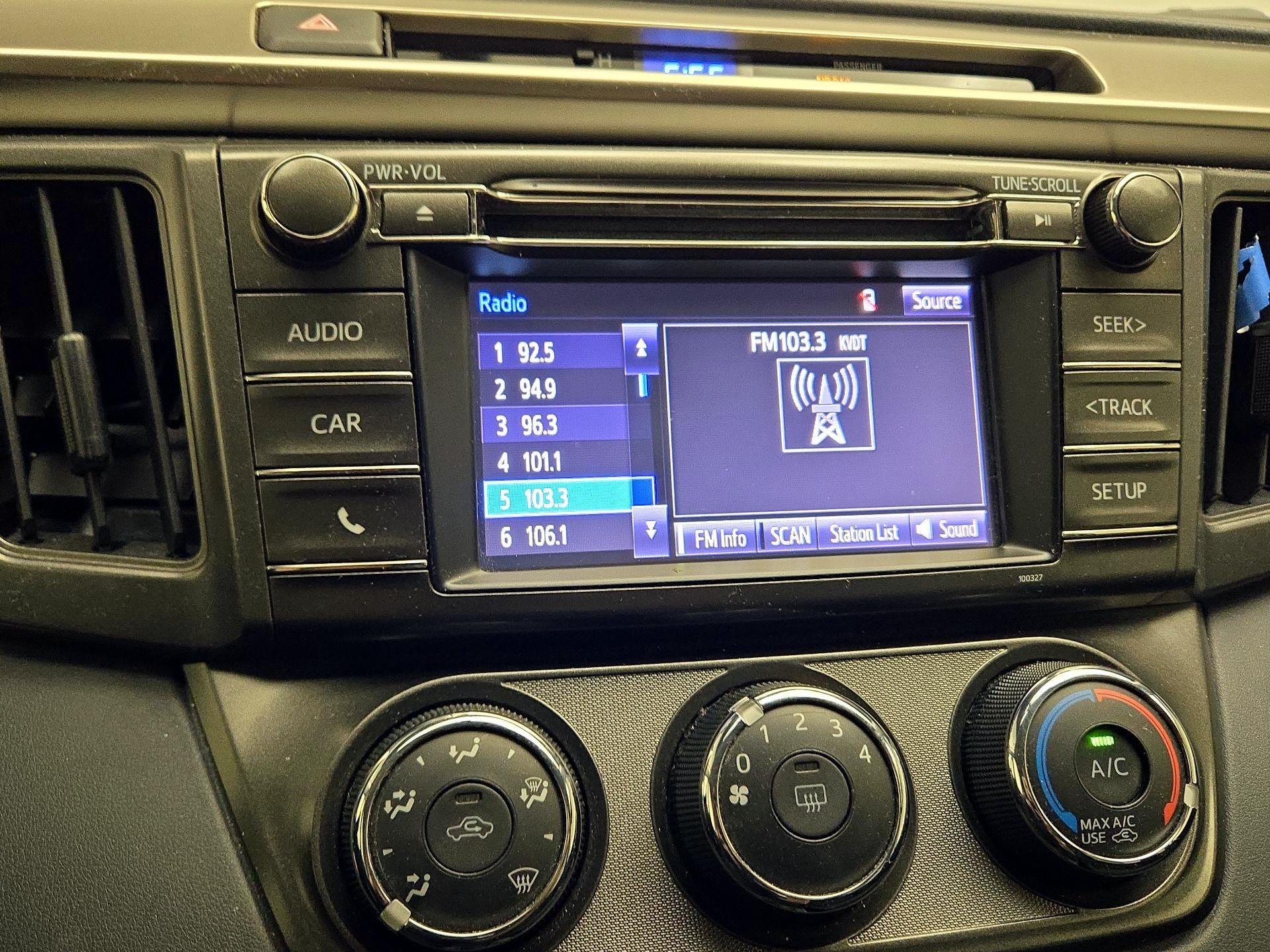 Thumbnail: 2015 Toyota RAV4 - 15