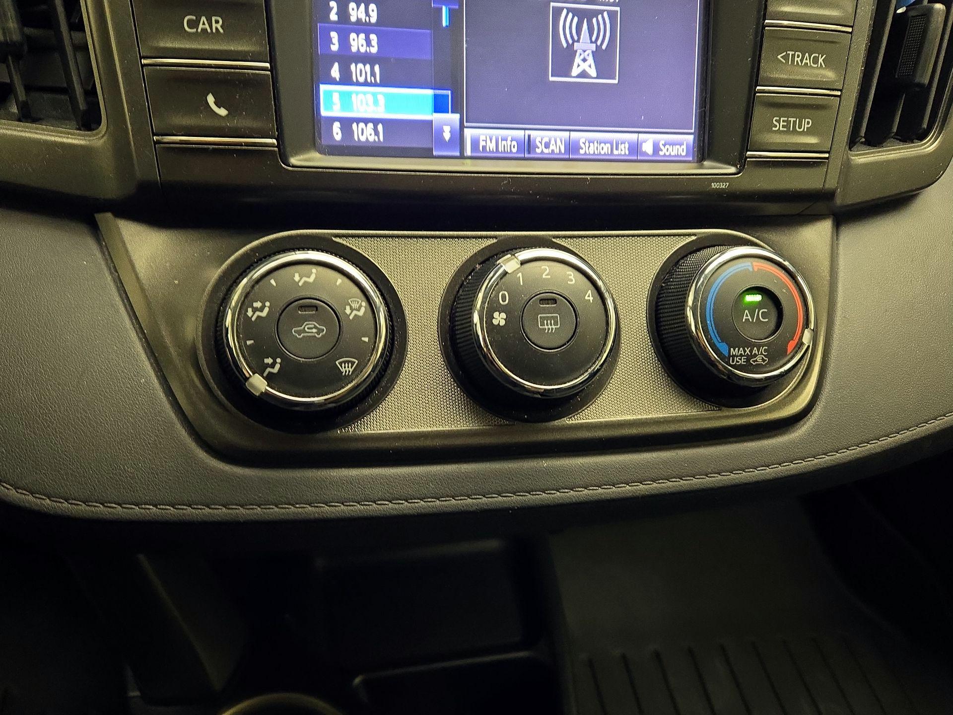 Thumbnail: 2015 Toyota RAV4 - 16