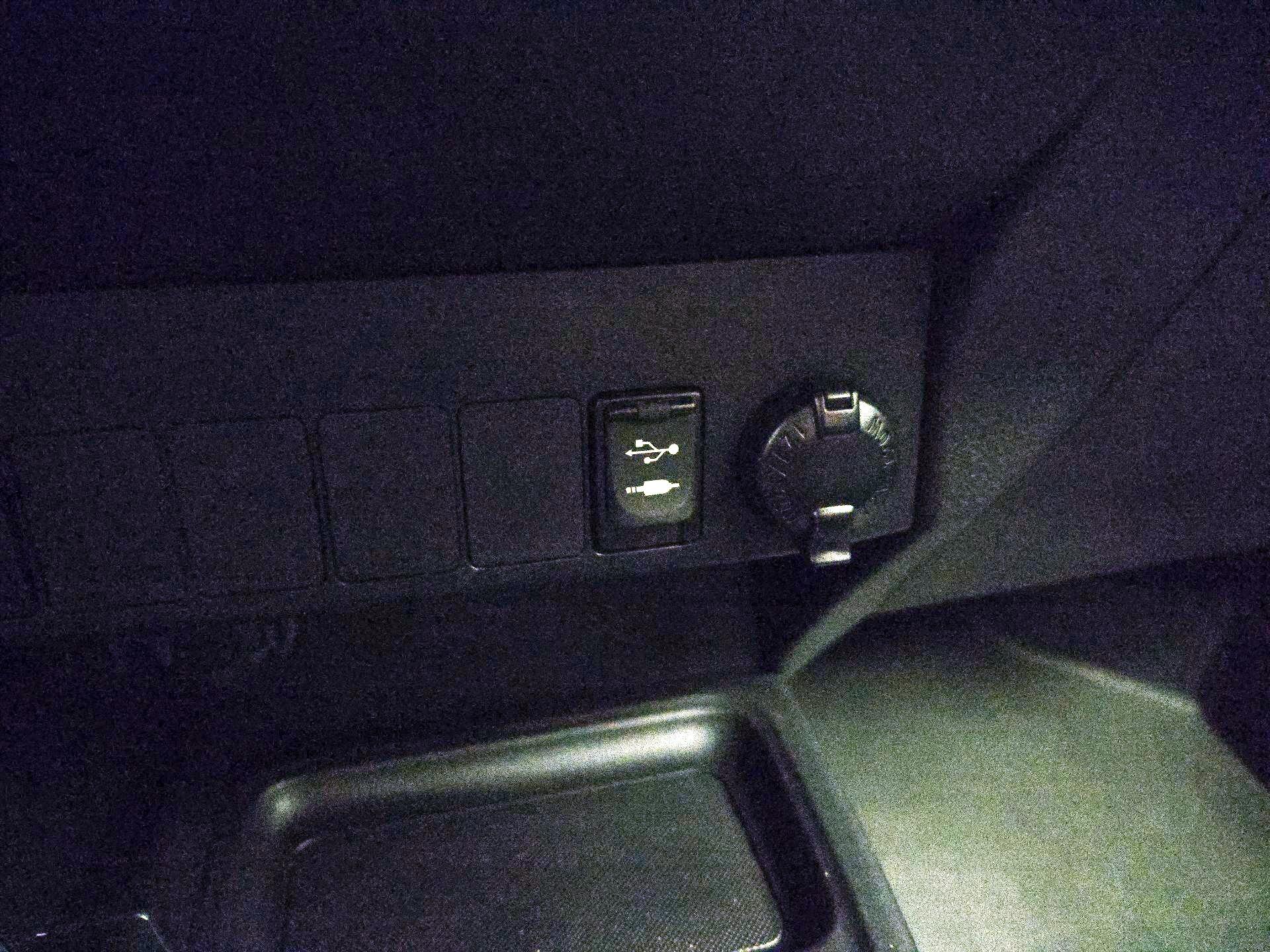 Thumbnail: 2015 Toyota RAV4 - 18