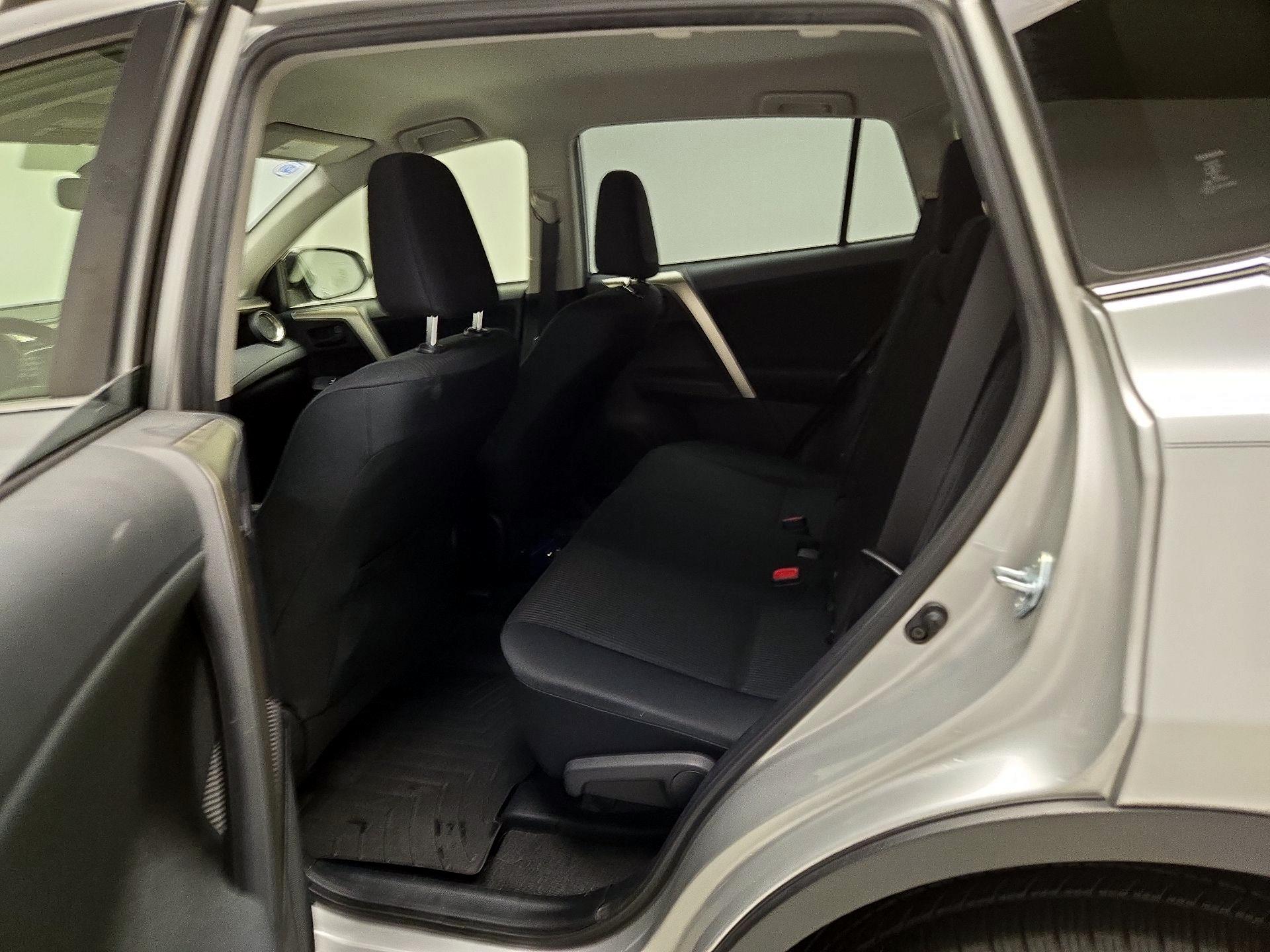 Thumbnail: 2015 Toyota RAV4 - 19