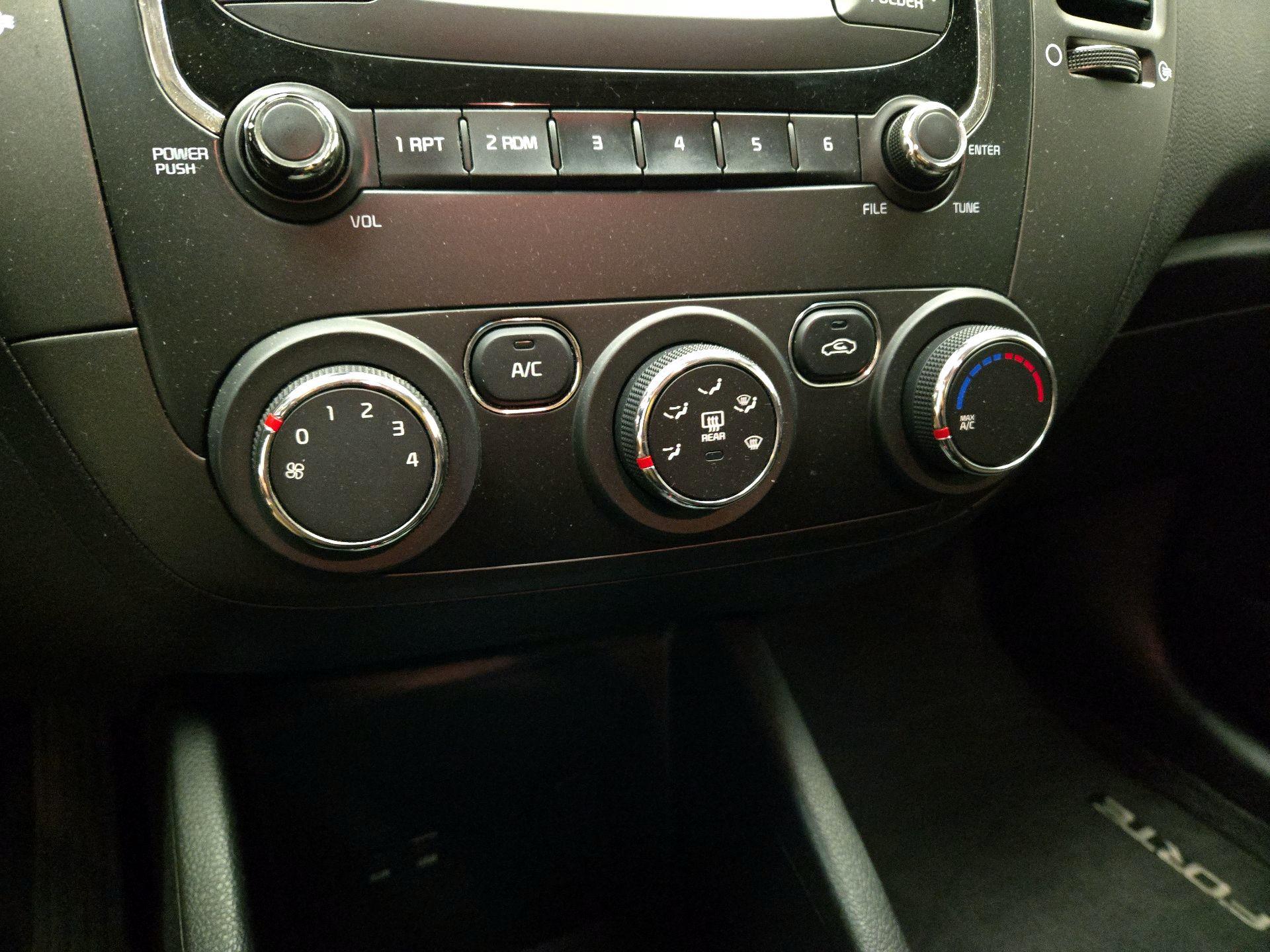 Thumbnail: 2018 Kia Forte - 15