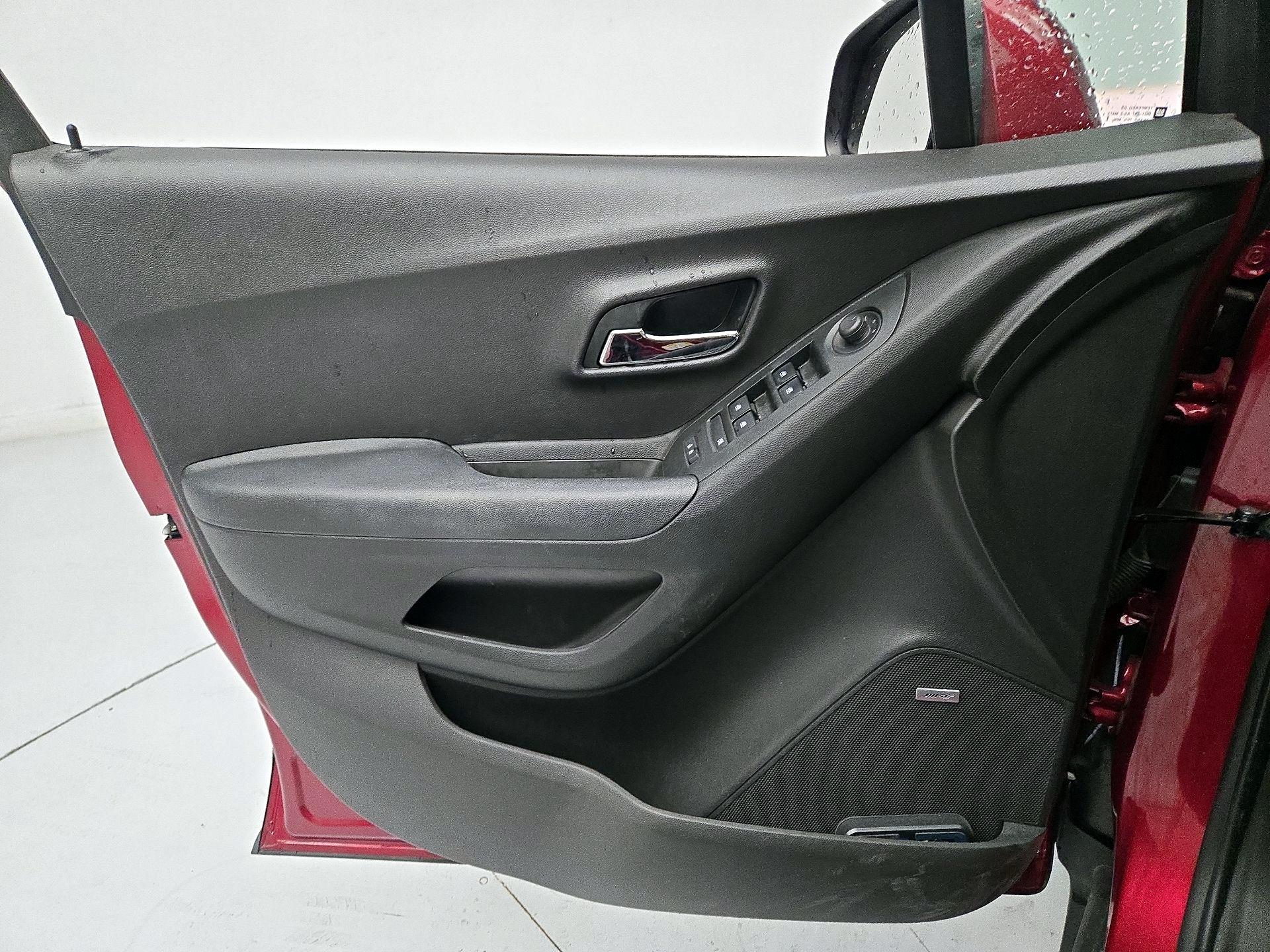 Thumbnail: 2019 Chevrolet Trax - 12