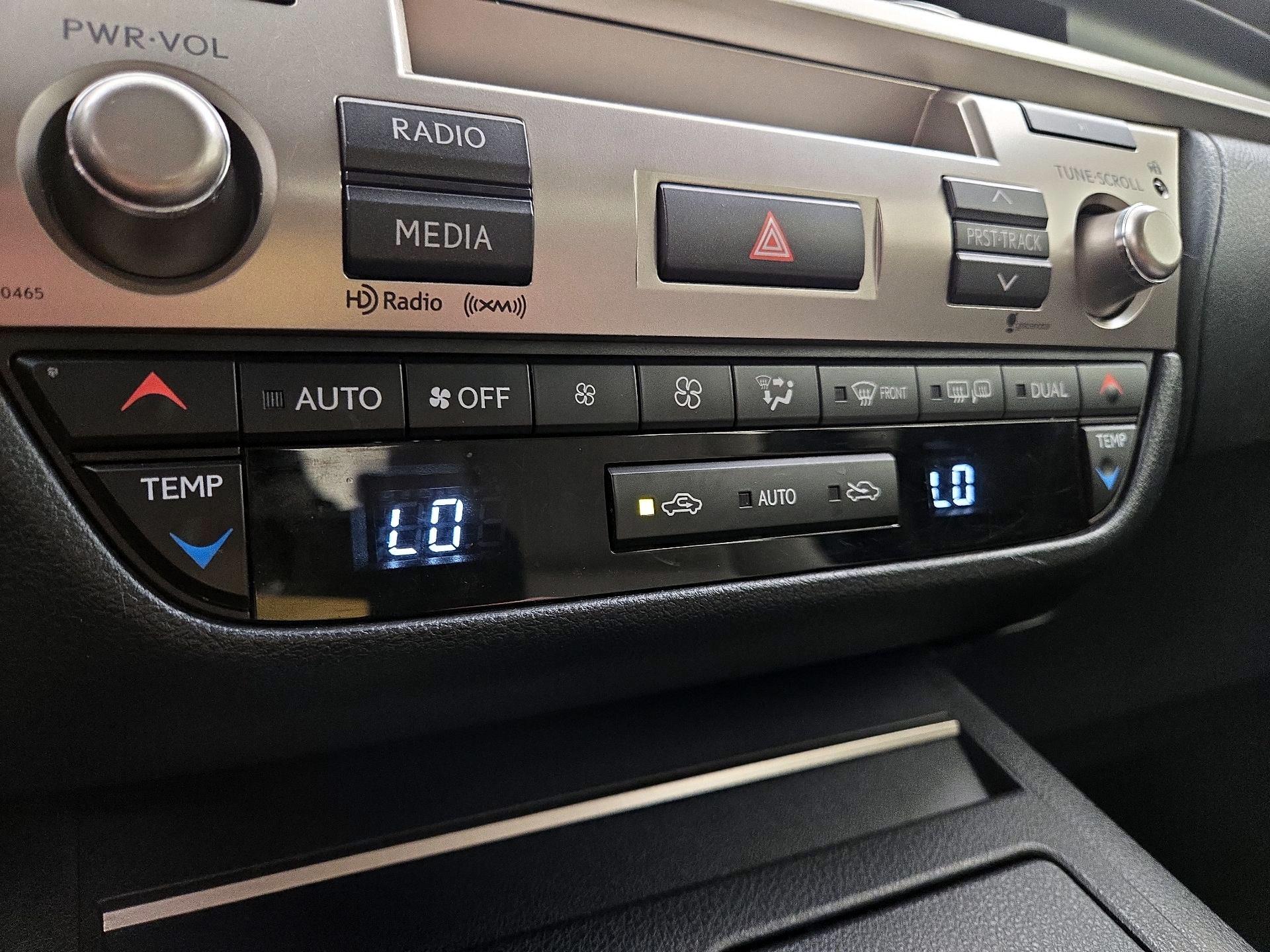 Thumbnail: 2015 Lexus ES - 16