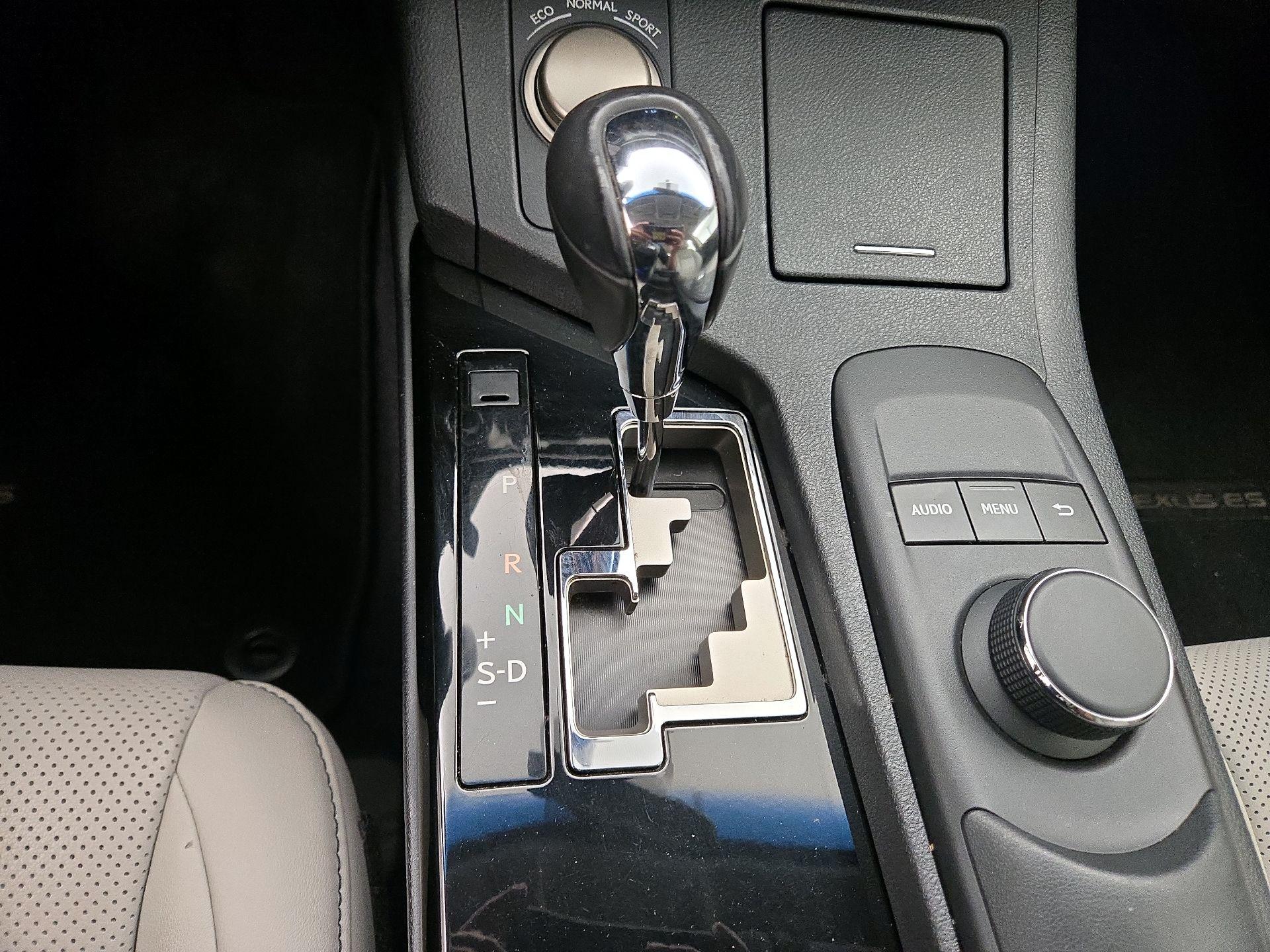 Thumbnail: 2015 Lexus ES - 17