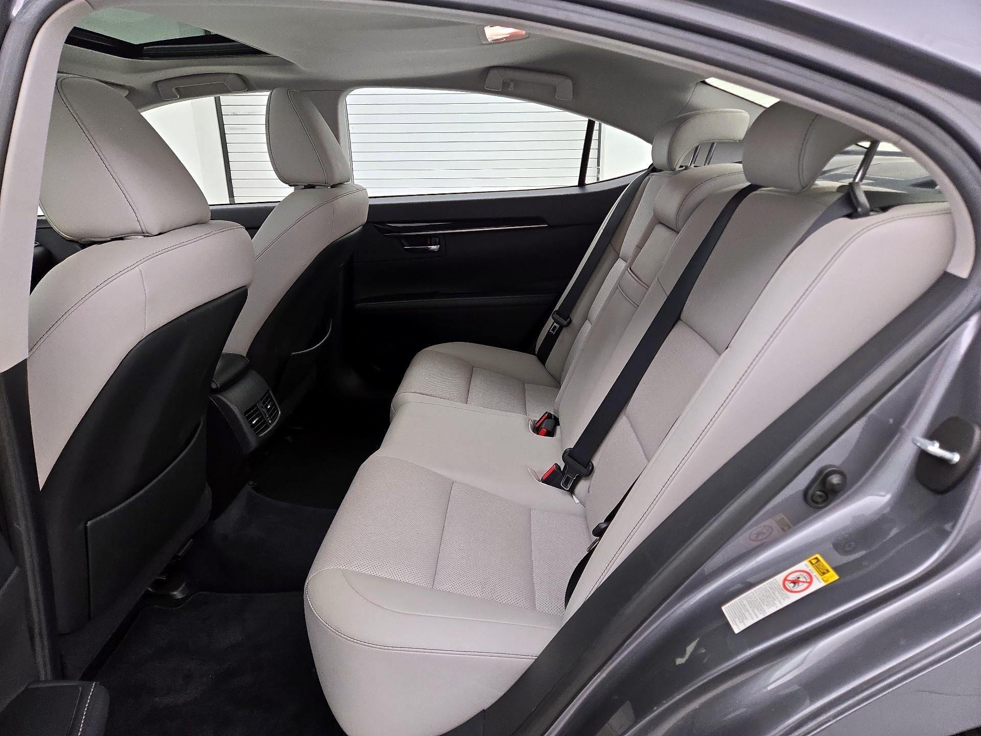 Thumbnail: 2015 Lexus ES - 20