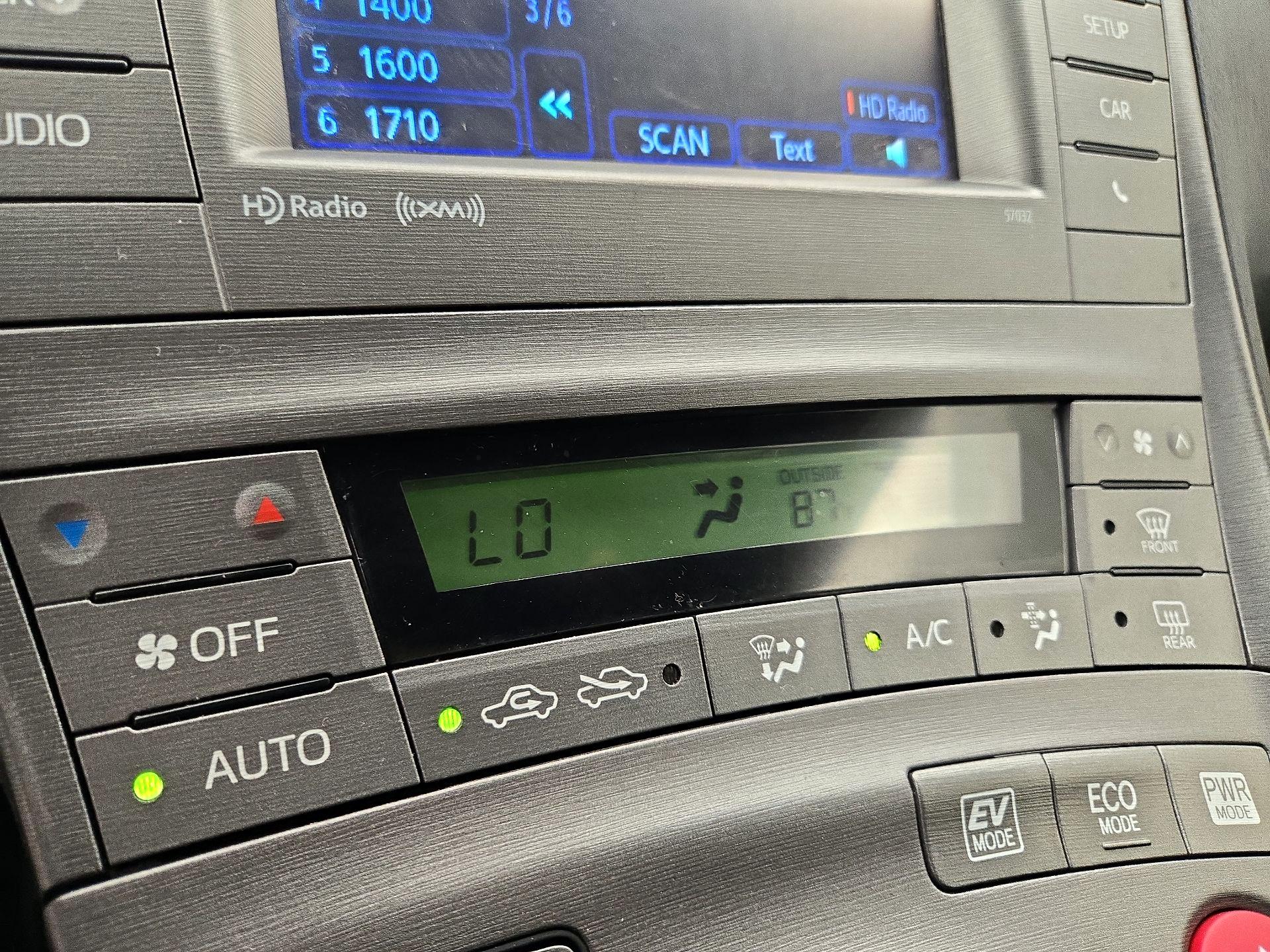 Thumbnail: 2014 Toyota Prius - 16