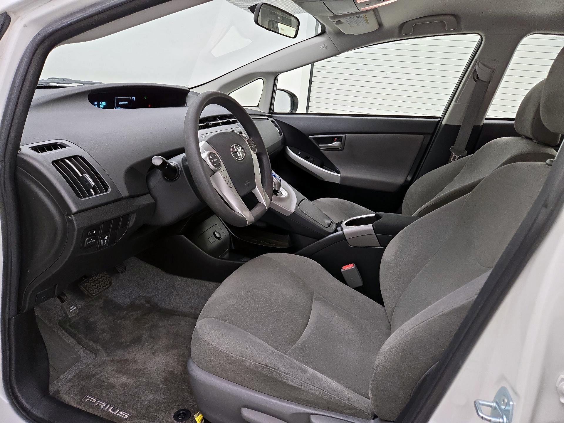 Thumbnail: 2015 Toyota Prius - 11