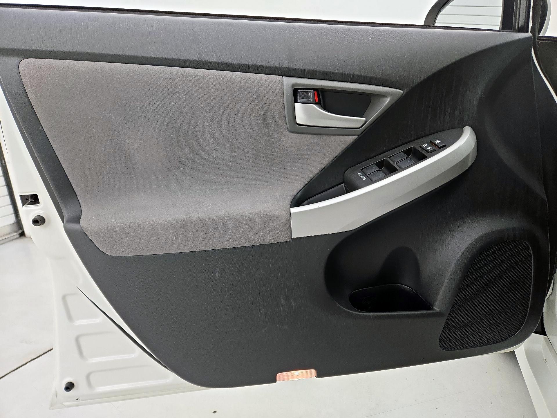 Thumbnail: 2015 Toyota Prius - 12