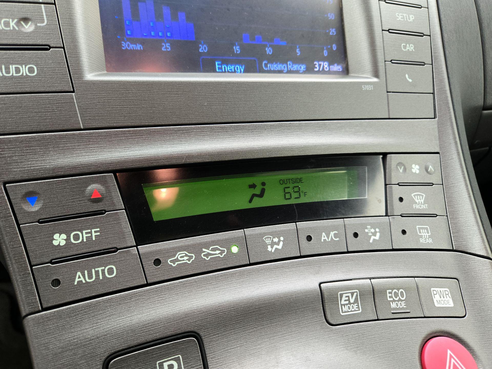 Thumbnail: 2015 Toyota Prius - 16