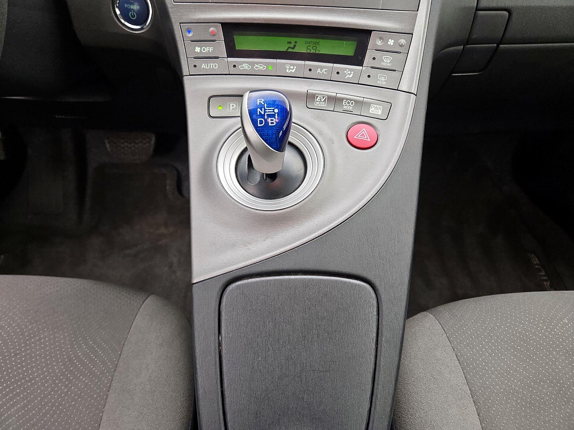 Thumbnail: 2015 Toyota Prius - 17