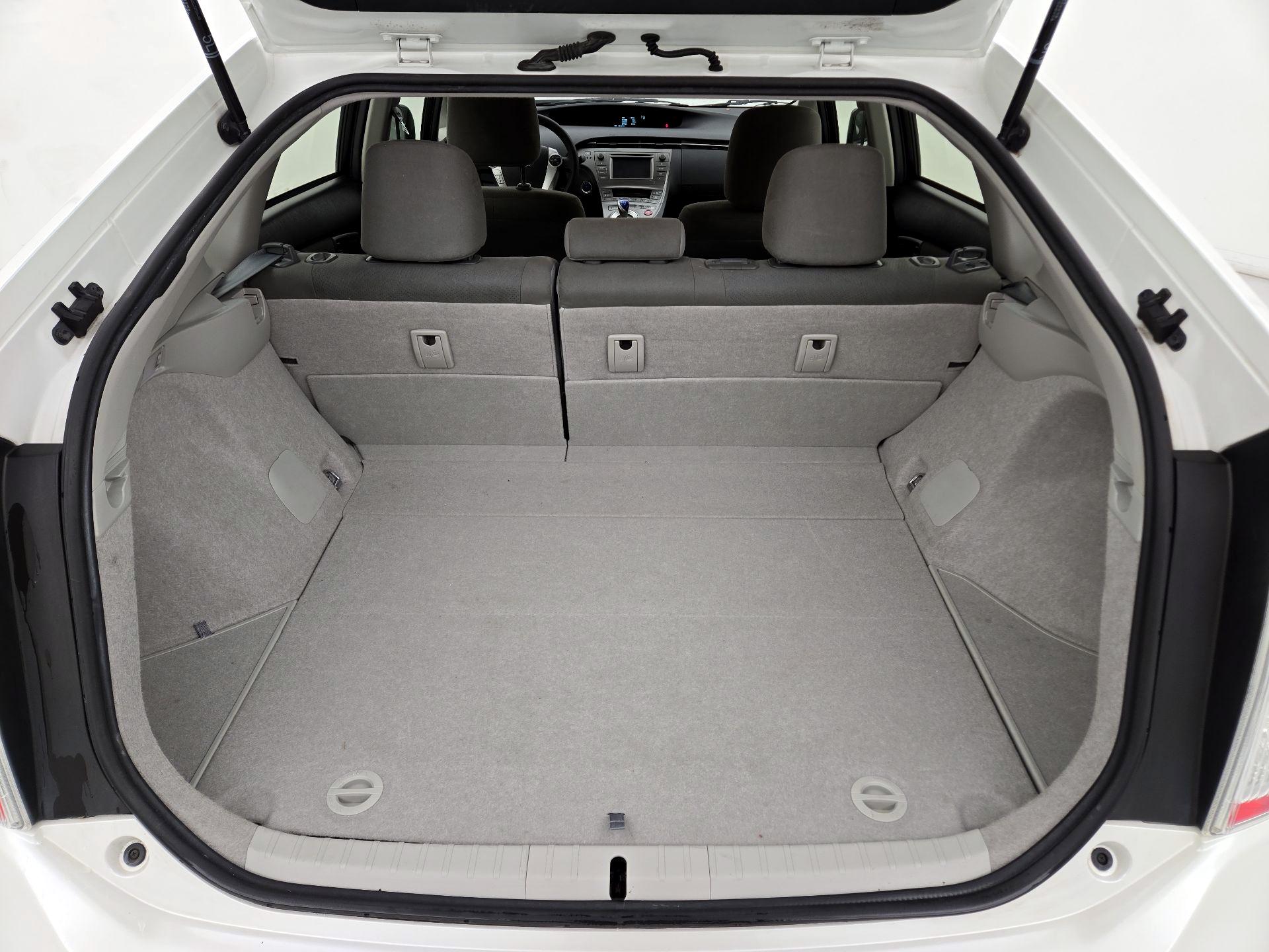 Thumbnail: 2015 Toyota Prius - 19