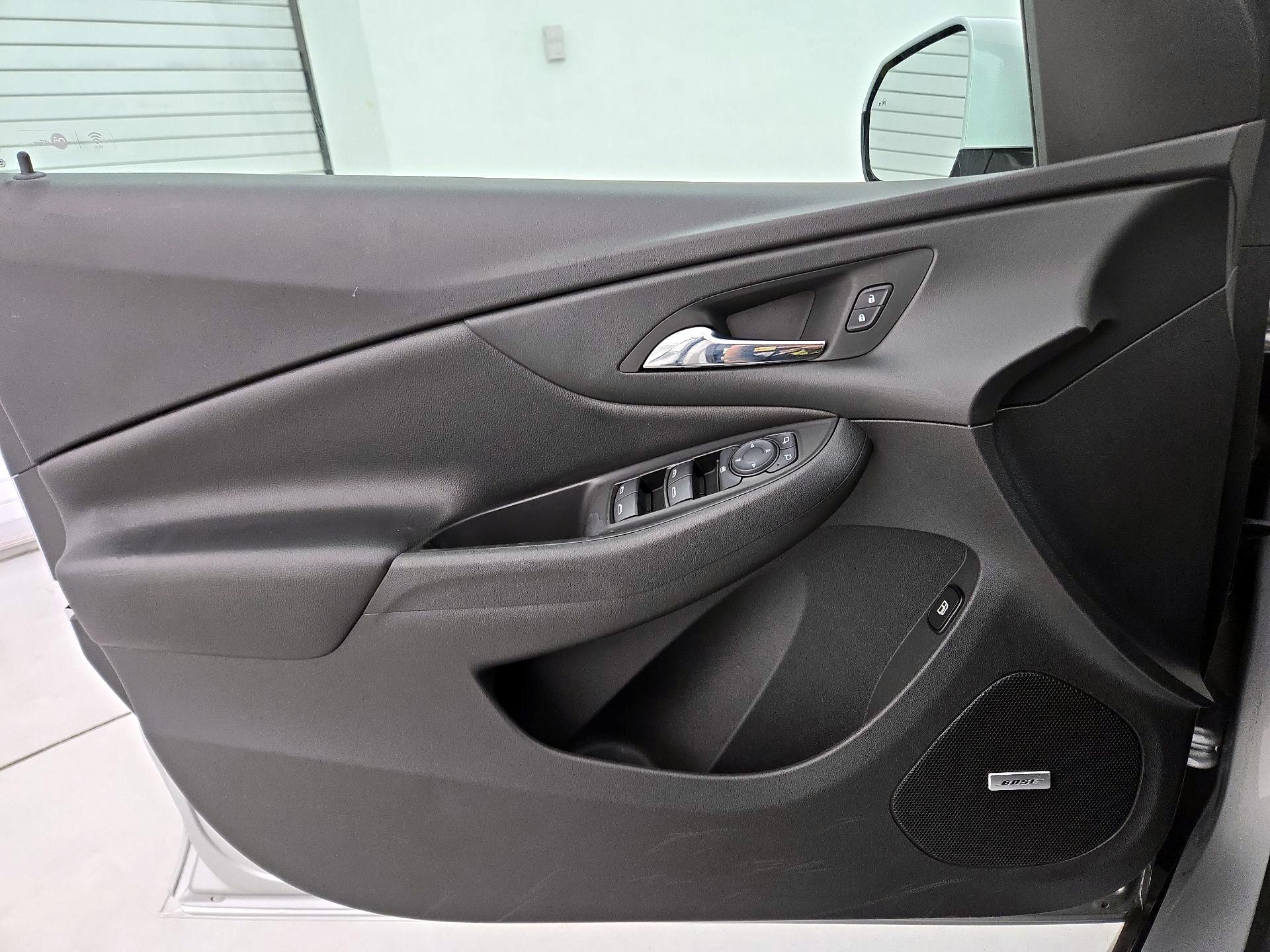 Thumbnail: 2017 Chevrolet Volt - 12