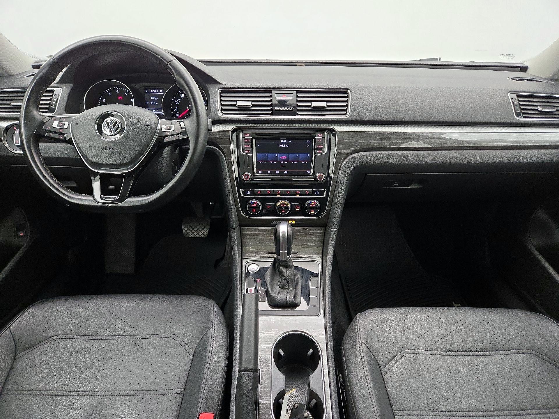 Thumbnail: 2018 Volkswagen Passat - 9