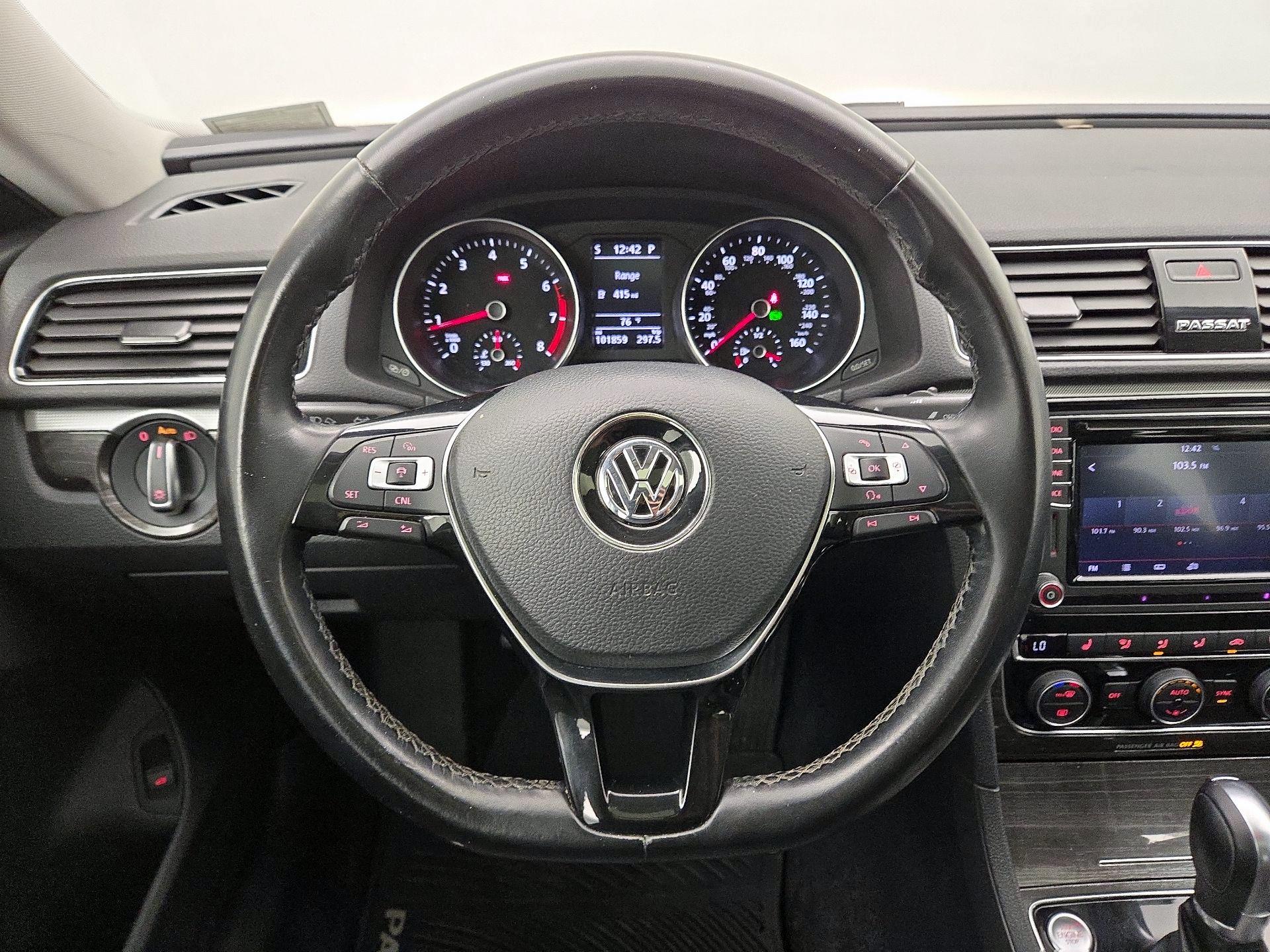 Thumbnail: 2018 Volkswagen Passat - 10