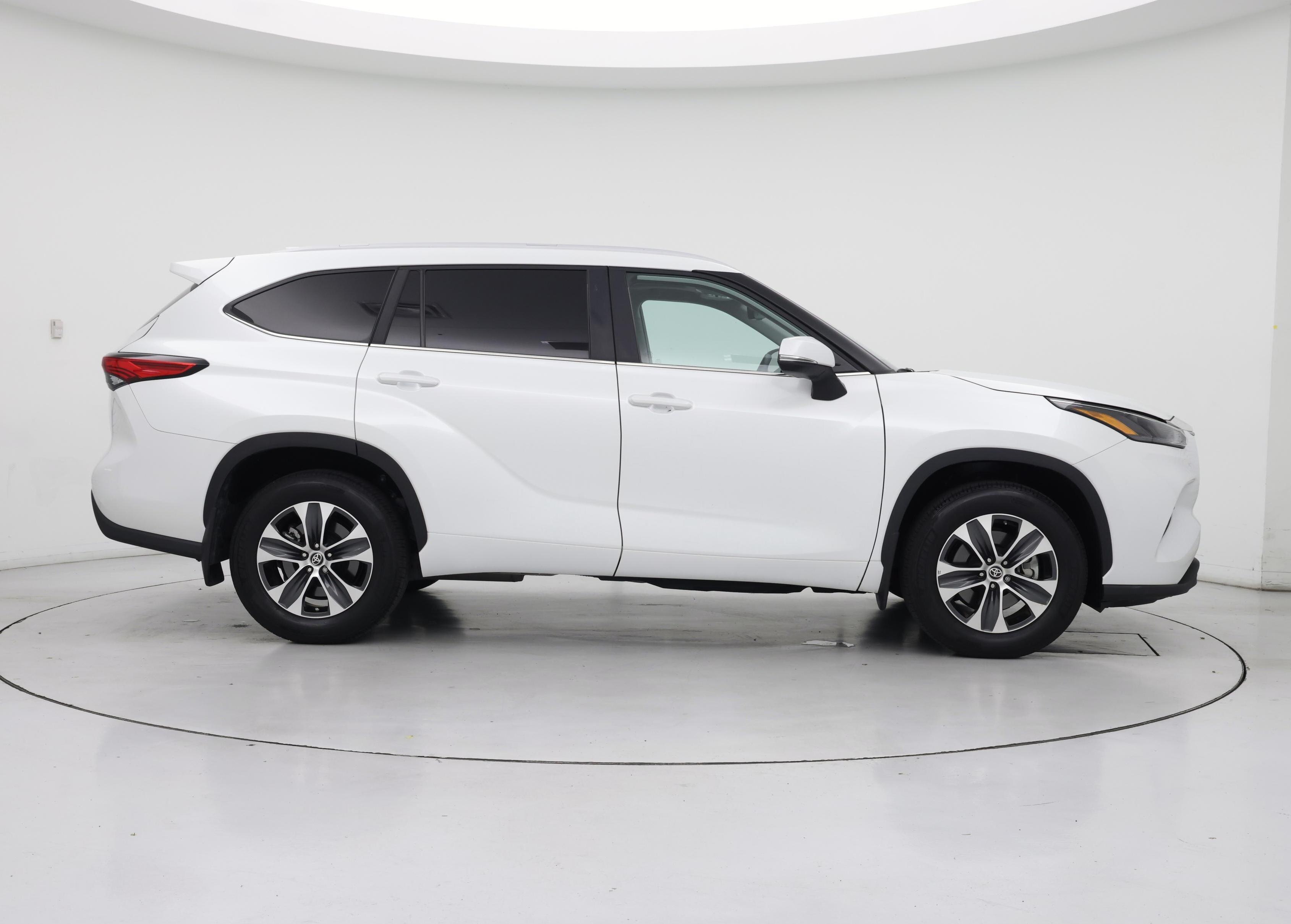 Thumbnail: 2023 Toyota Highlander - 7