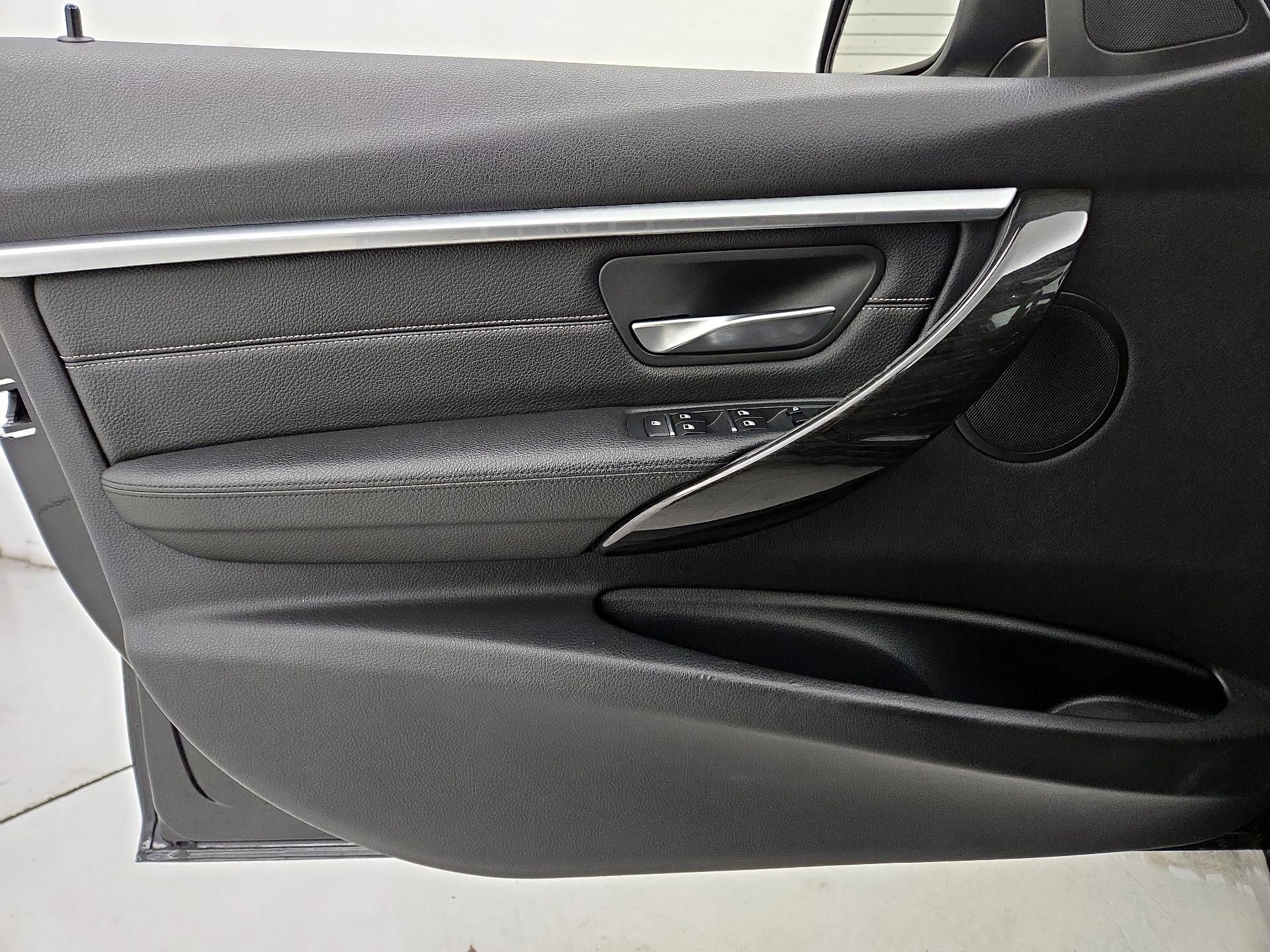 Thumbnail: 2016 BMW 3 Series - 12