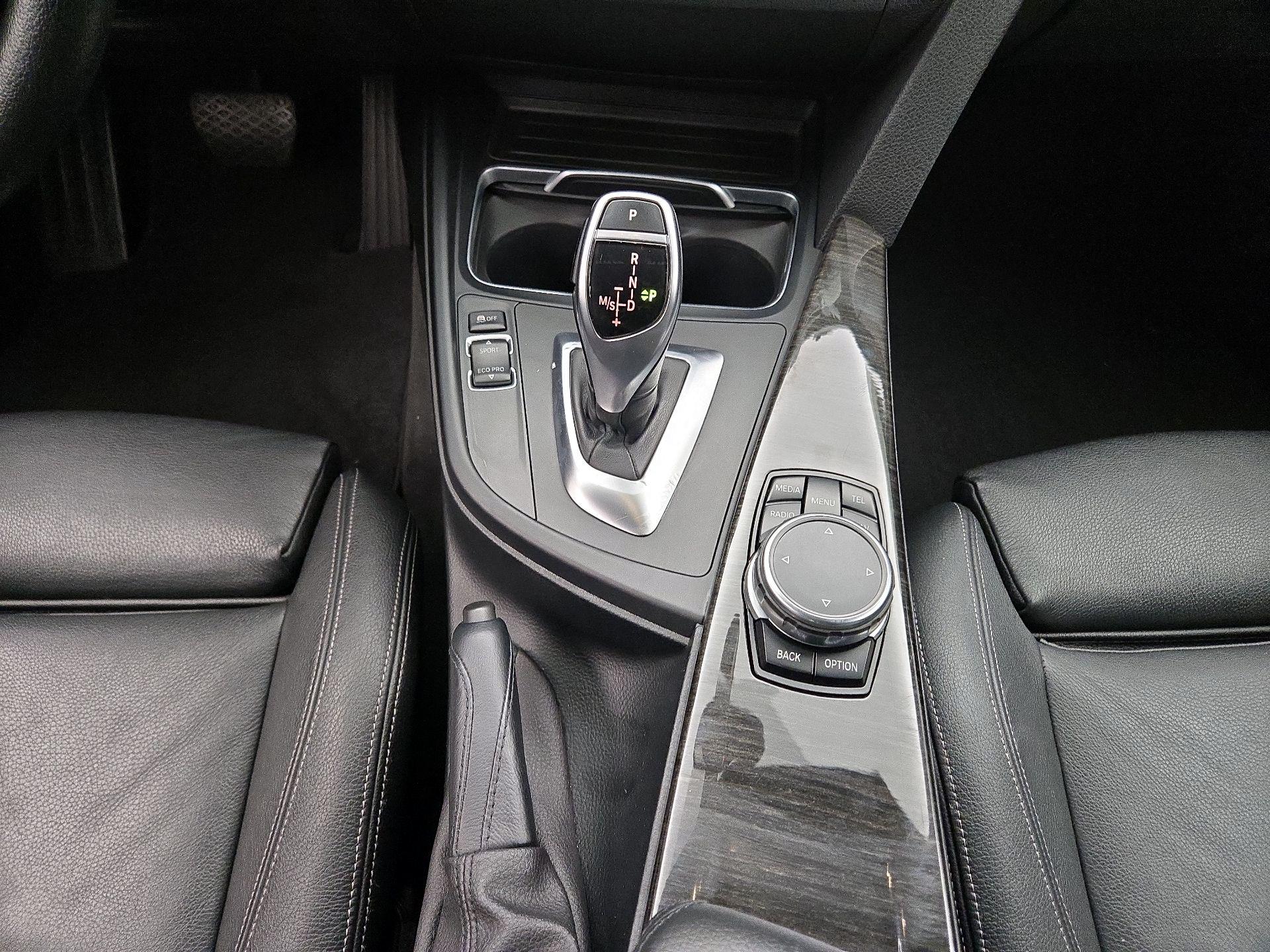 Thumbnail: 2016 BMW 3 Series - 16