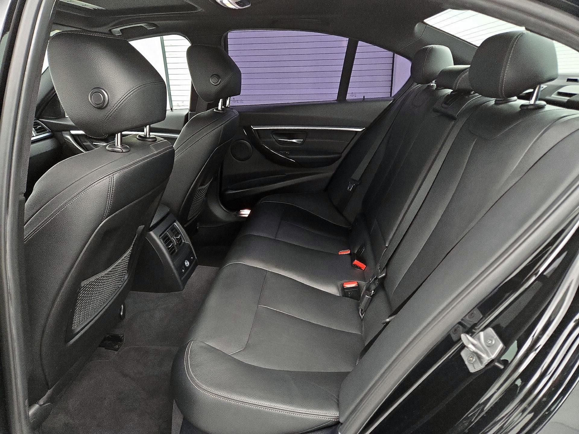 Thumbnail: 2016 BMW 3 Series - 17