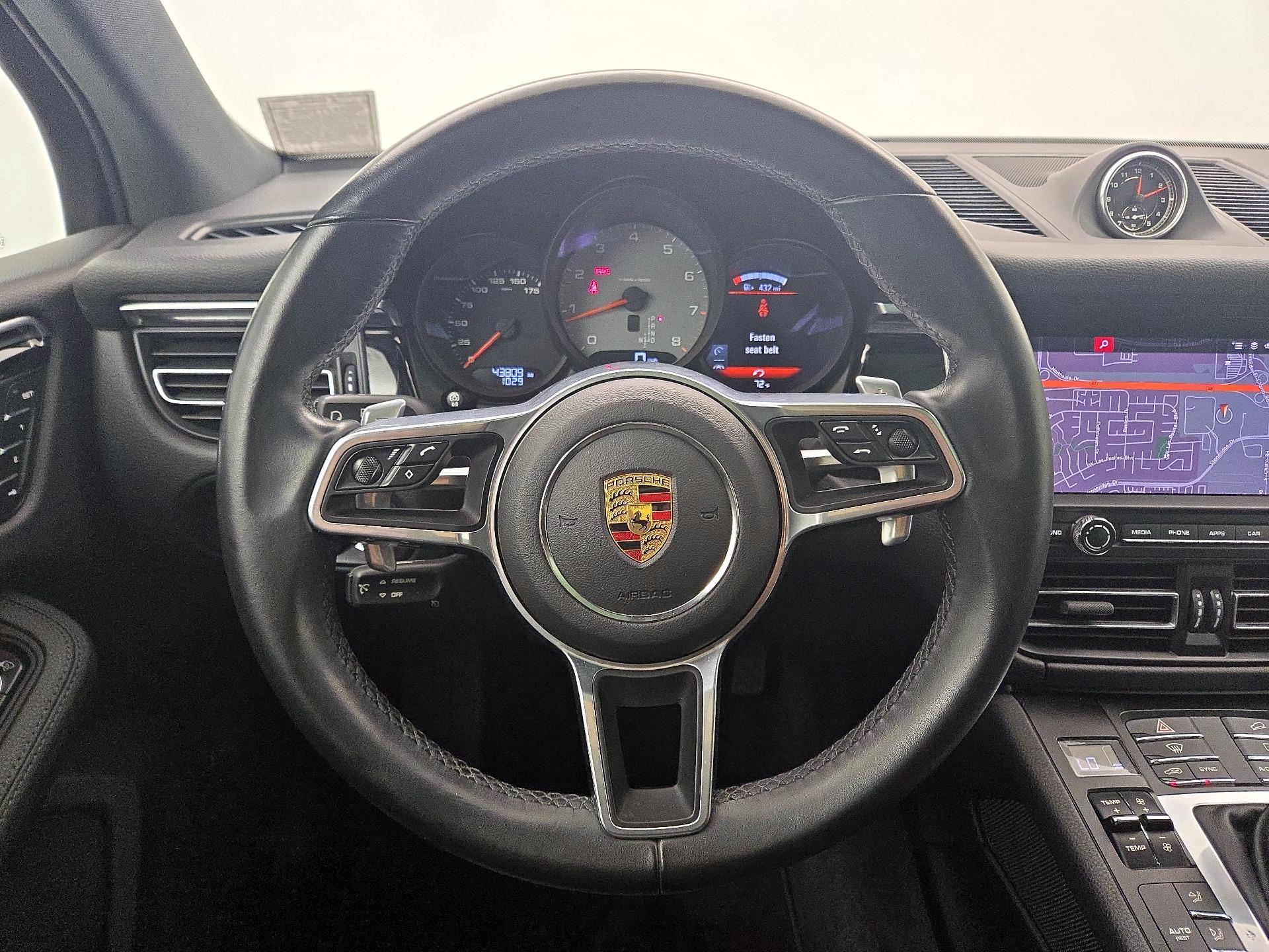 Thumbnail: 2021 Porsche Macan - 10