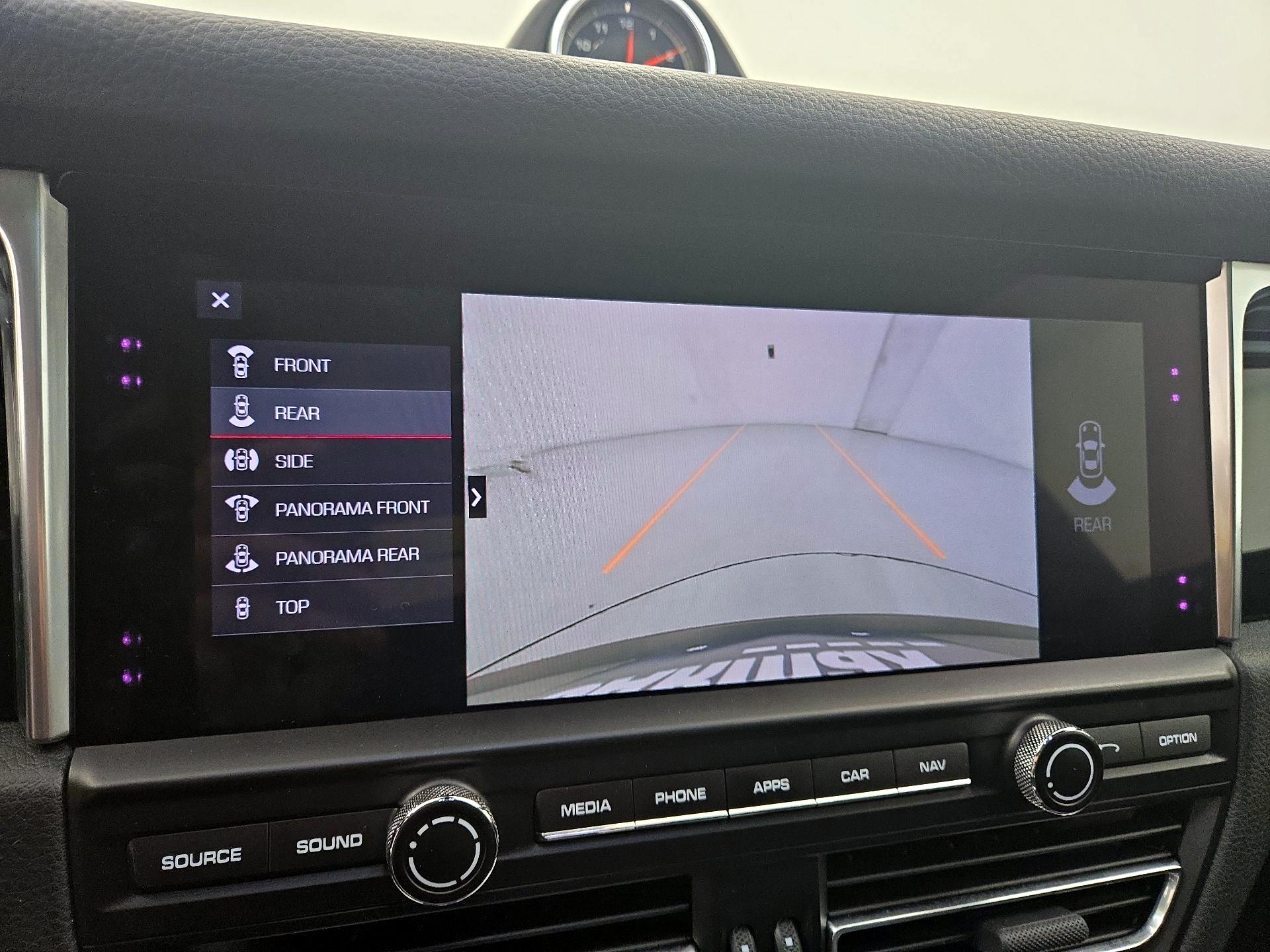 Thumbnail: 2021 Porsche Macan - 15