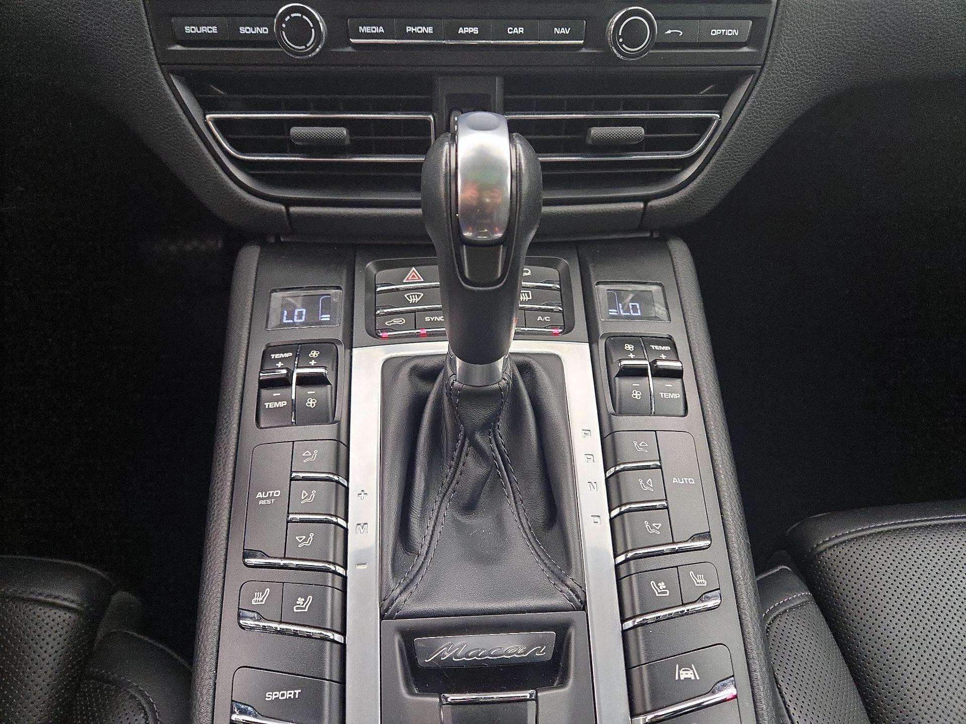 Thumbnail: 2021 Porsche Macan - 18