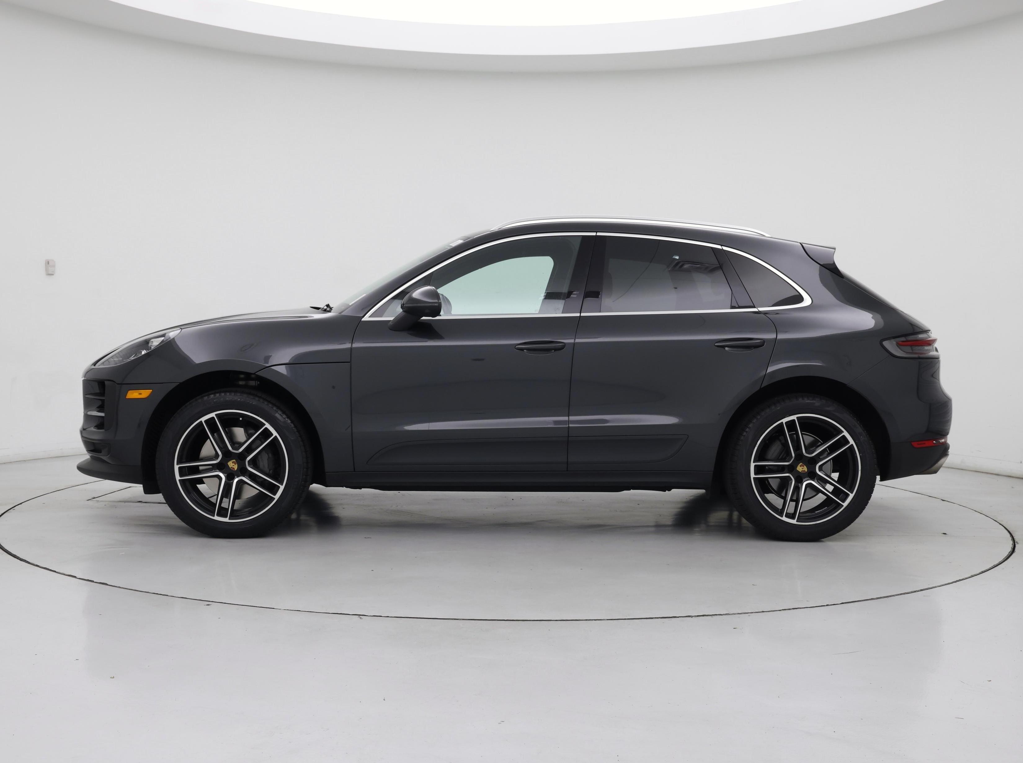 Thumbnail: 2021 Porsche Macan - 3