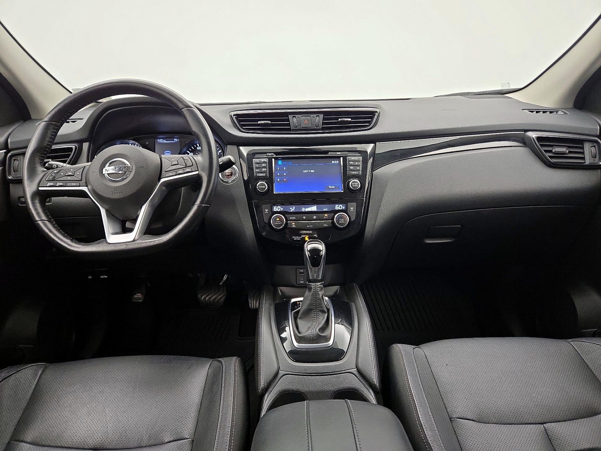 Thumbnail: 2017 Nissan Rogue Sport - 9