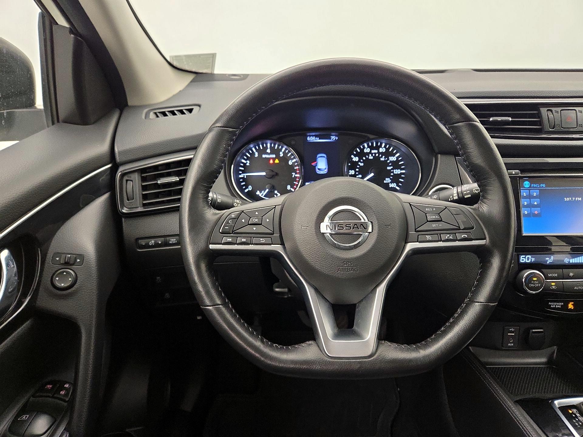 Thumbnail: 2017 Nissan Rogue Sport - 10