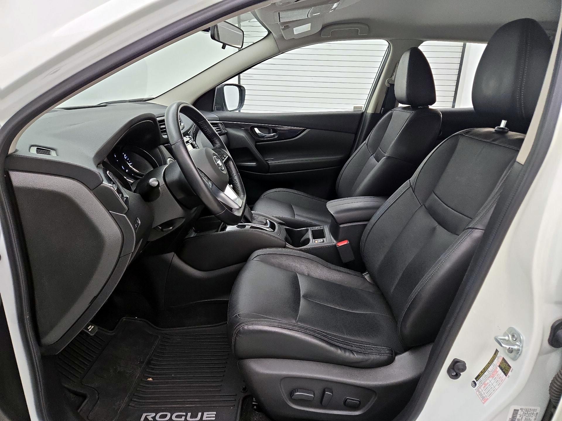 Thumbnail: 2017 Nissan Rogue Sport - 11