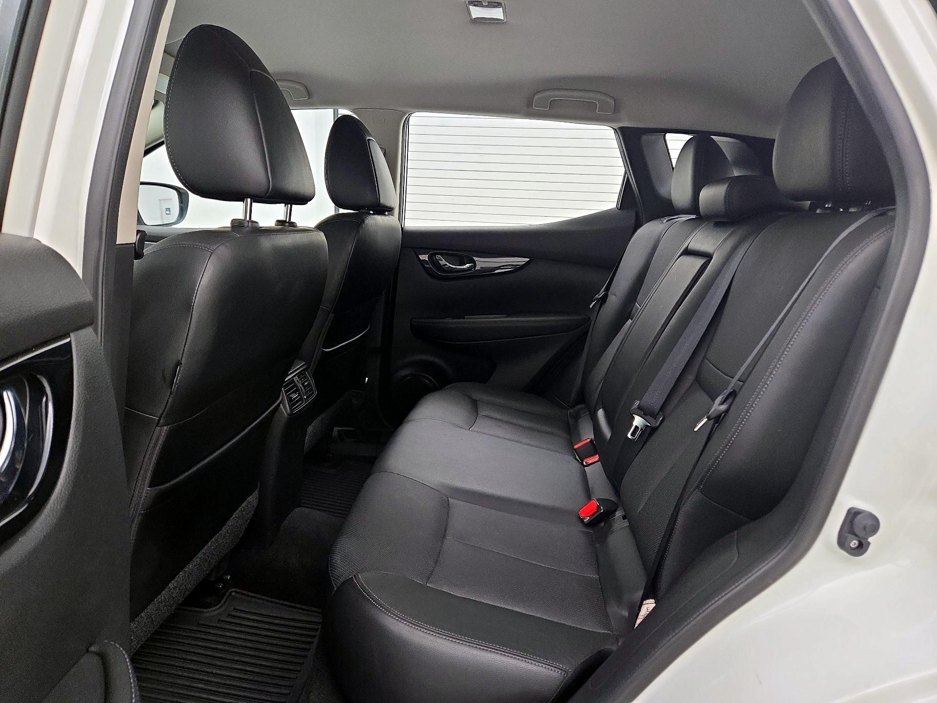 Thumbnail: 2017 Nissan Rogue Sport - 18