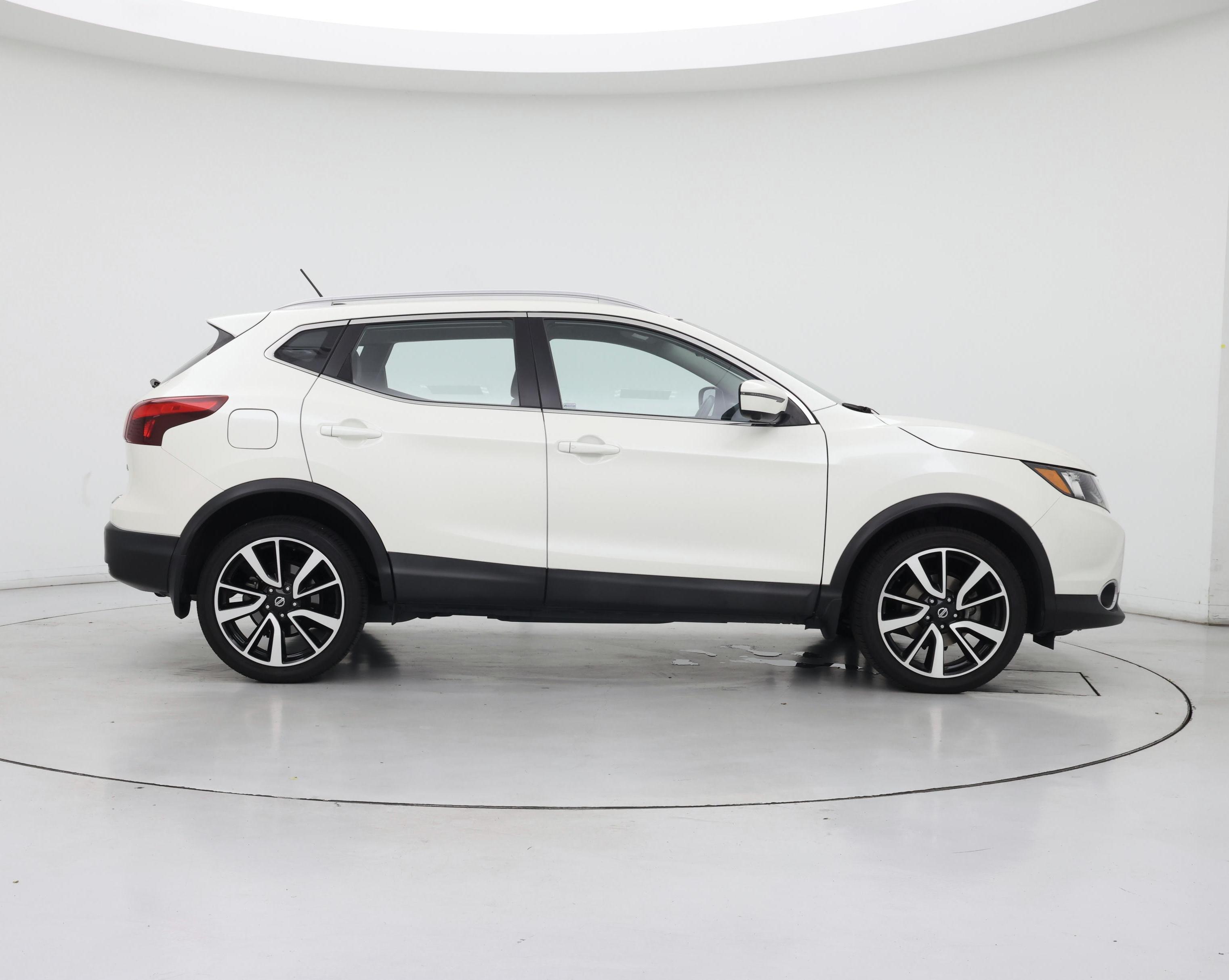 Thumbnail: 2017 Nissan Rogue Sport - 7