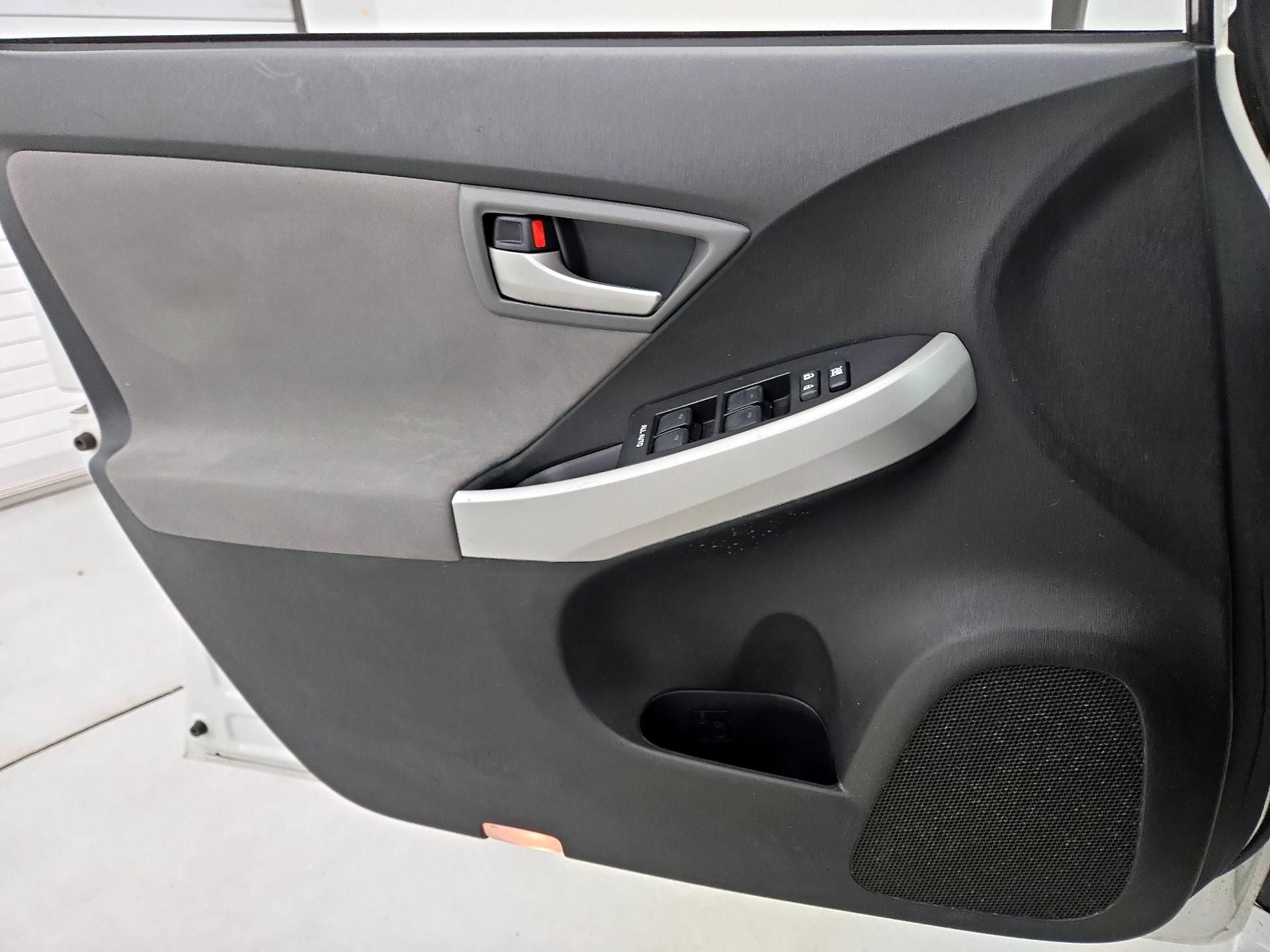 Thumbnail: 2015 Toyota Prius - 12