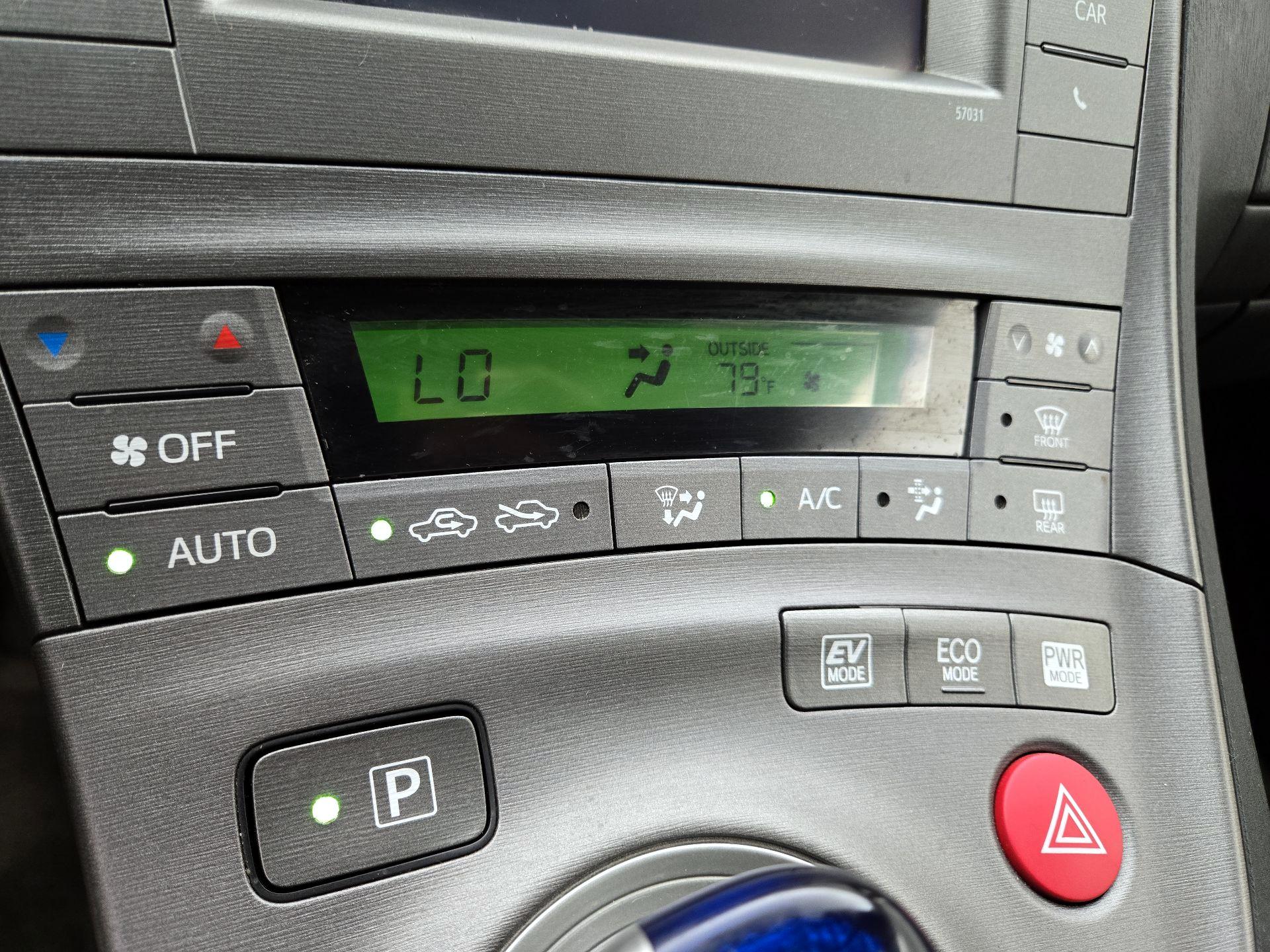 Thumbnail: 2015 Toyota Prius - 16
